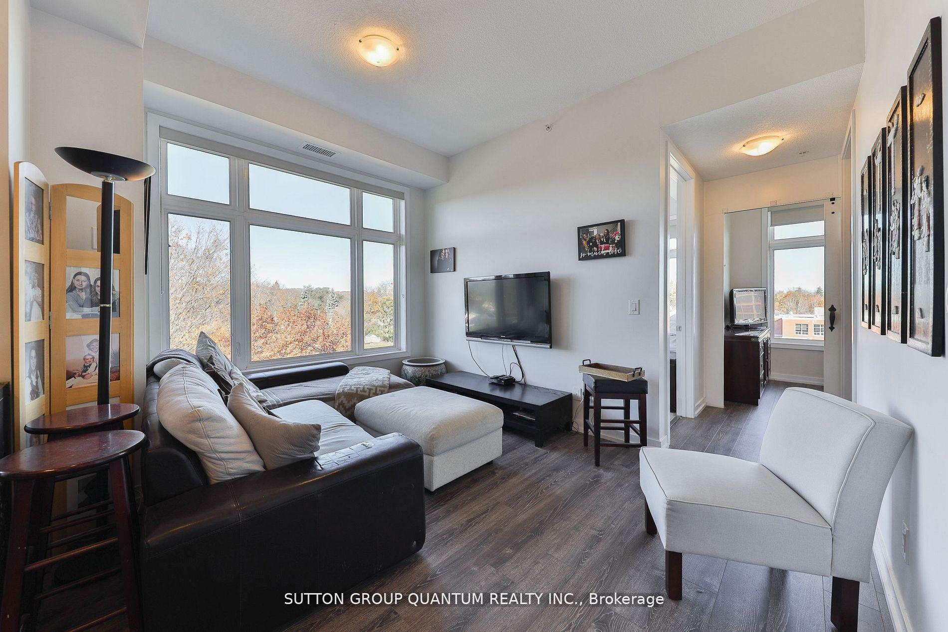 2 Bedrooms Condo at 457 Plains, Burlington For sale