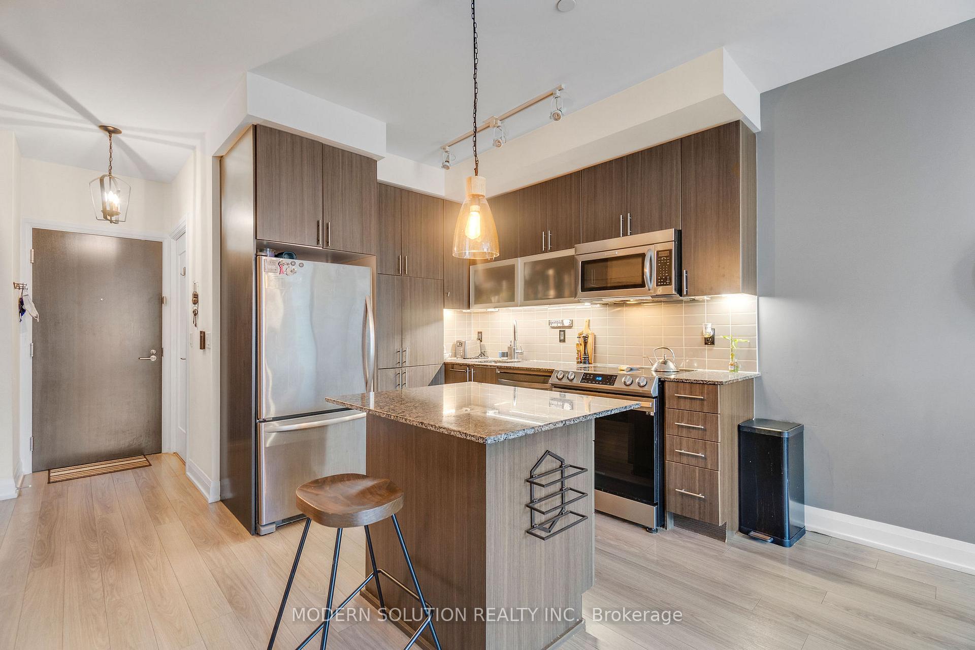 2 Bedrooms Condo at 18 Graydon Hall, Toronto For sale