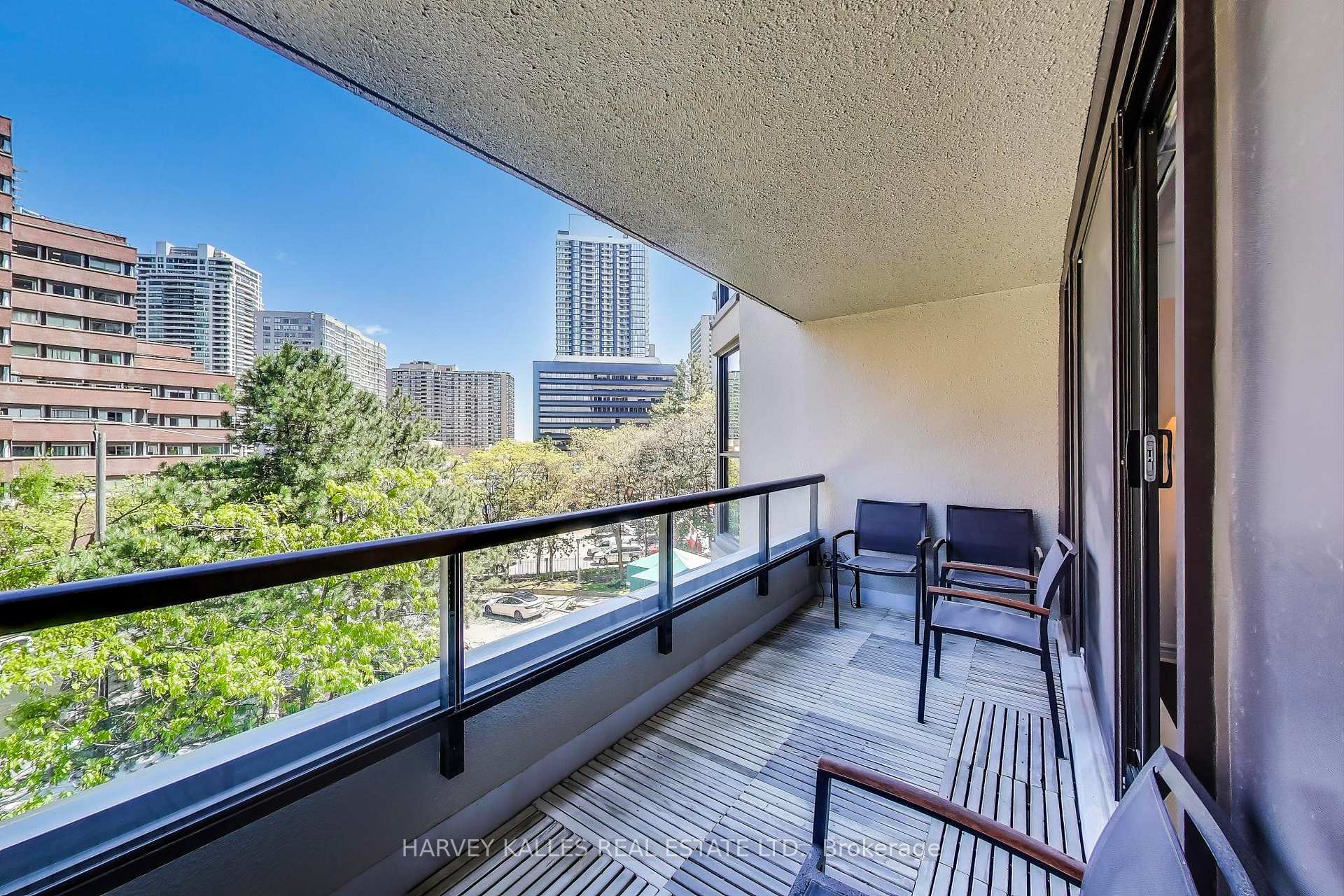 2 Bedrooms Condo at 33 Elmhurst, Toronto For sale
