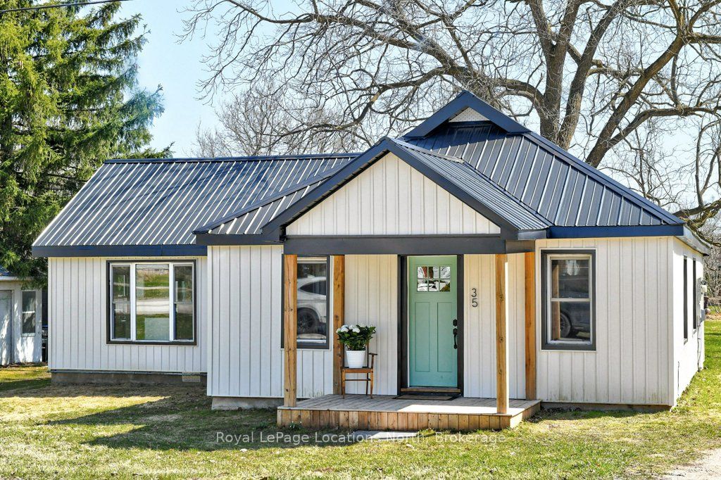 35 Caroline Street, Clearview, ON L0M 1G0