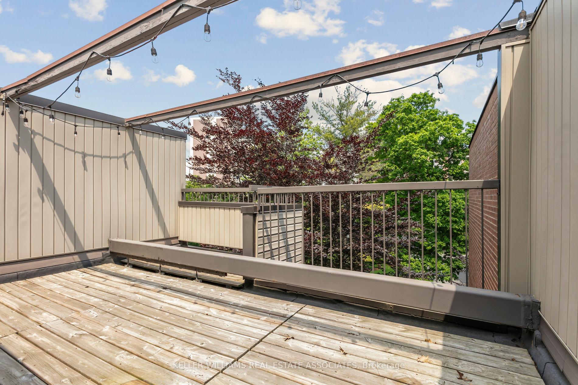 3 Bedrooms Condo at 1250 Marlborough, Oakville For sale