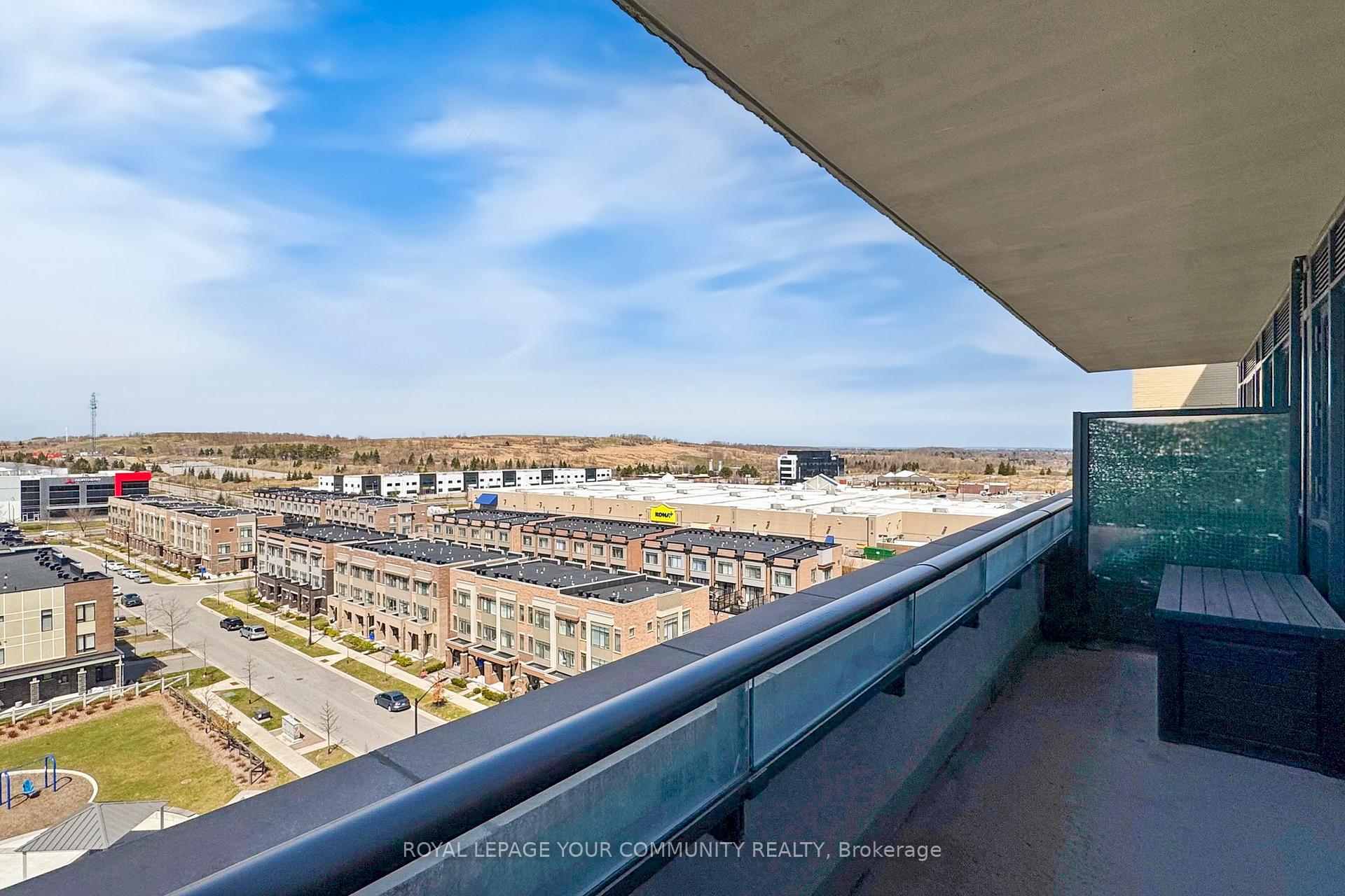 2 Bedrooms Co-op at 100 Eagle Rock, Vaughan For sale