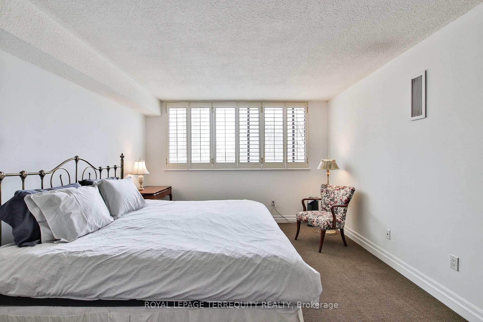 2 Bedrooms Condo at 75 Wynford Heights, Toronto For sale