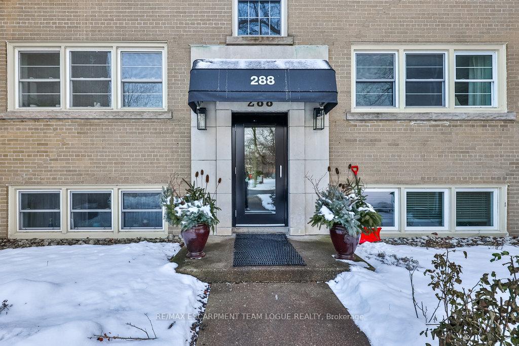 2 Bedrooms Co-op at 288 Reynolds,  Oakville For sale
