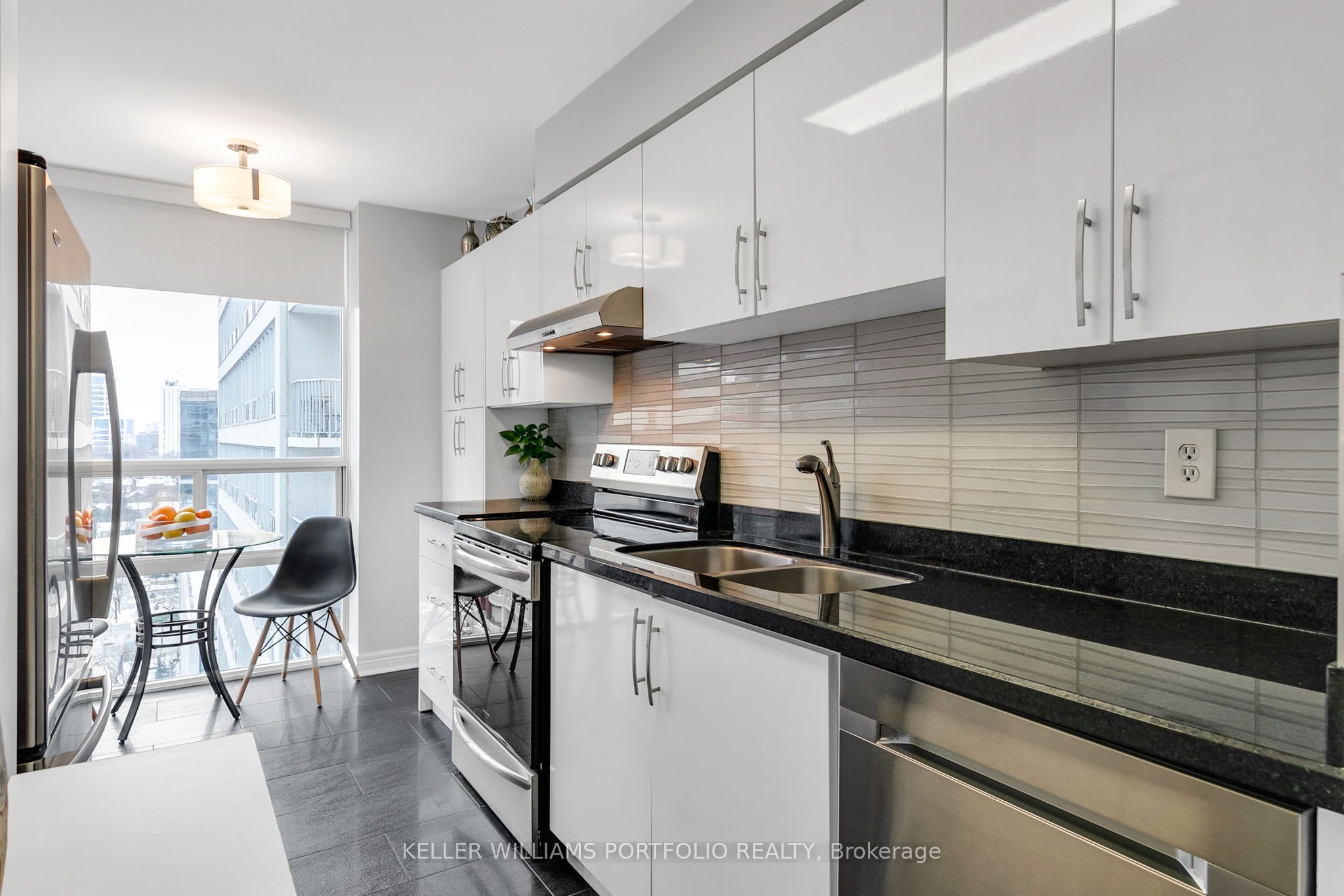 43 Eglinton Avenue E, #1009