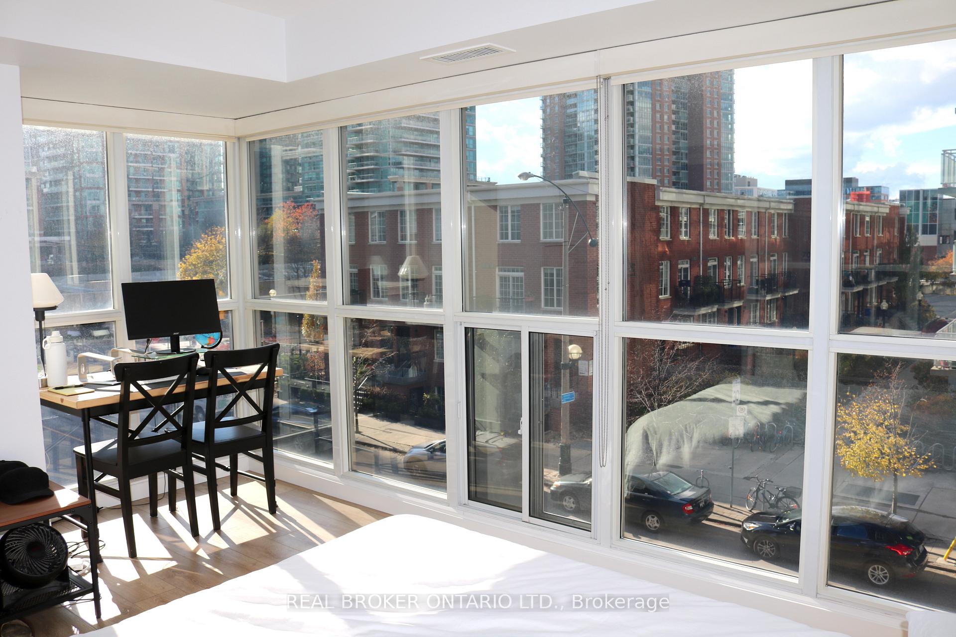 2 Bedrooms Condo at 1005 King, Toronto For sale