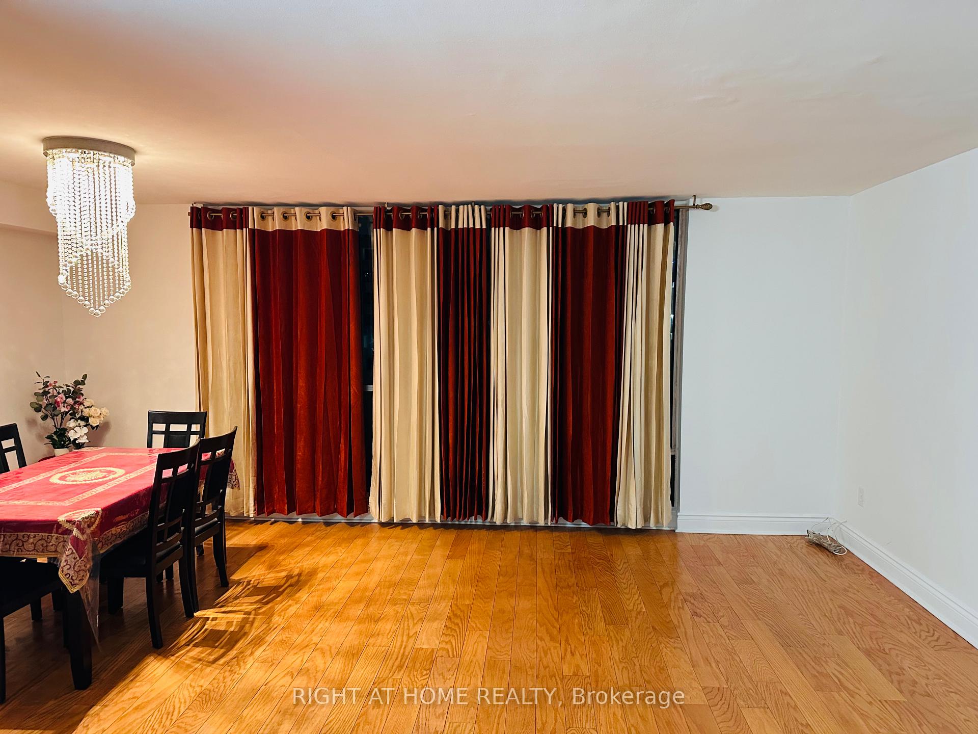 2 Bedrooms Condo at 5 Massey, Toronto For sale