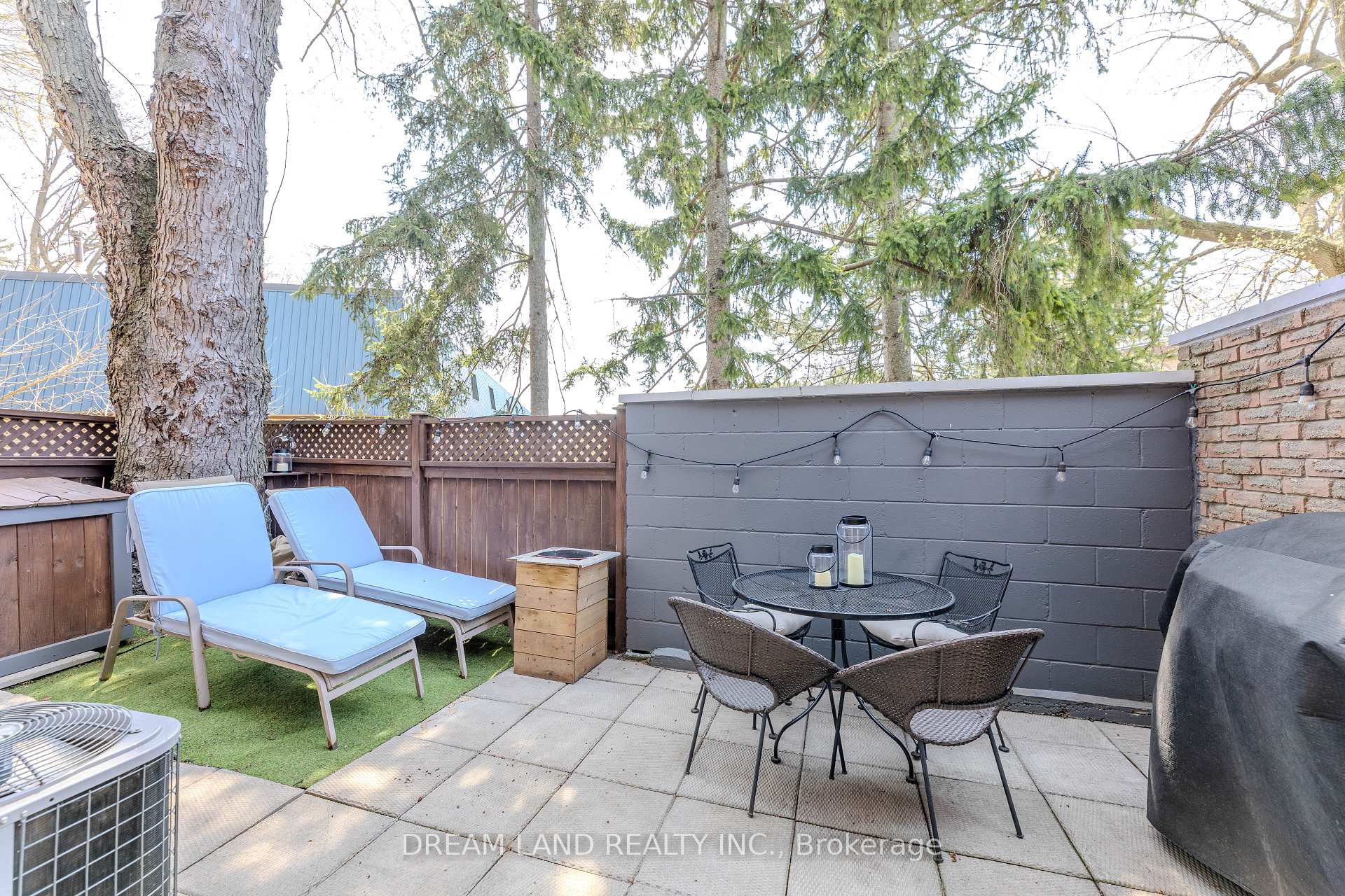 3 Bedrooms Condo at 653 Francis,  Burlington For sale