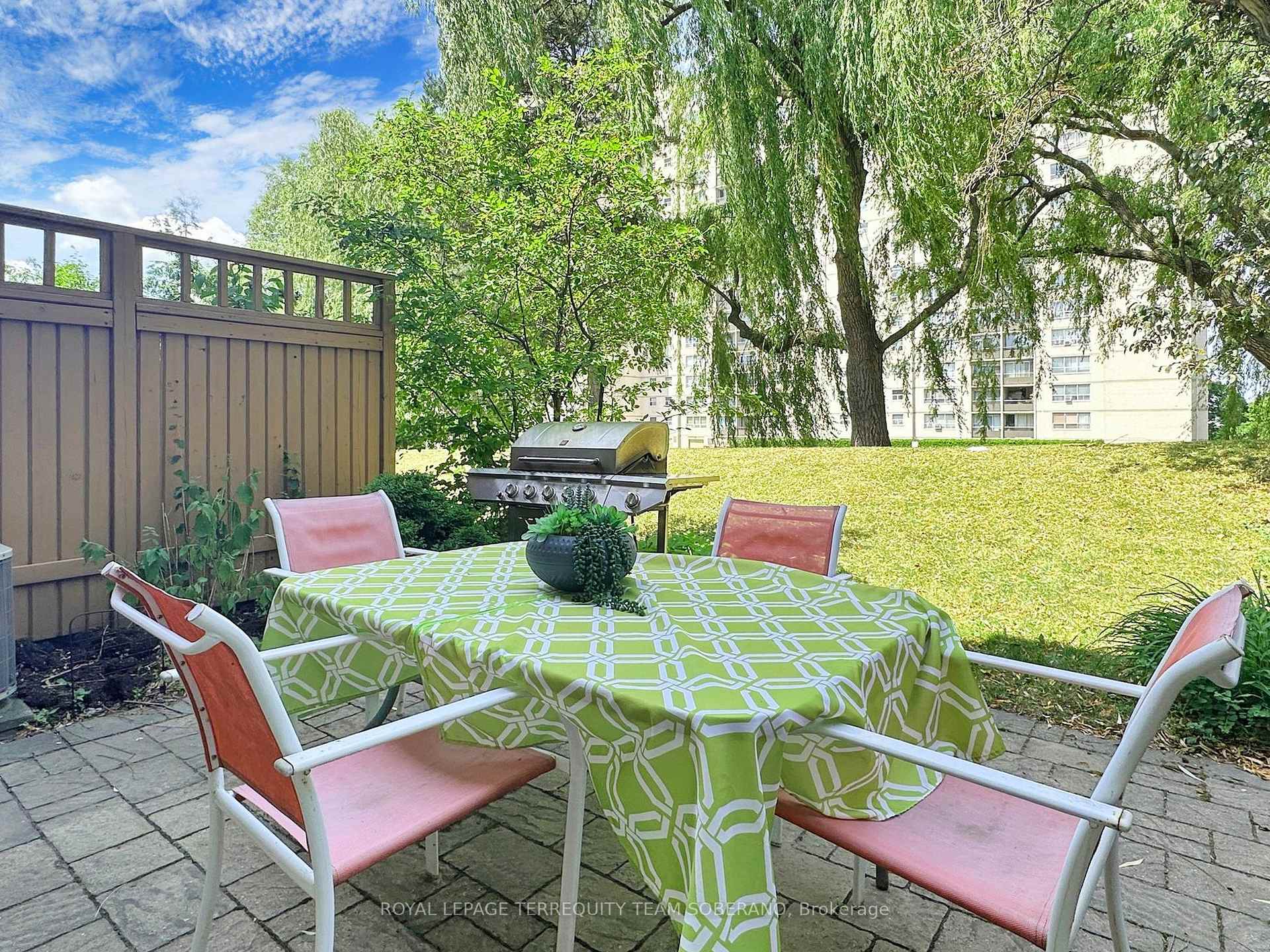 3 Bedrooms Condo at 8 Village Greenway, Toronto For sale