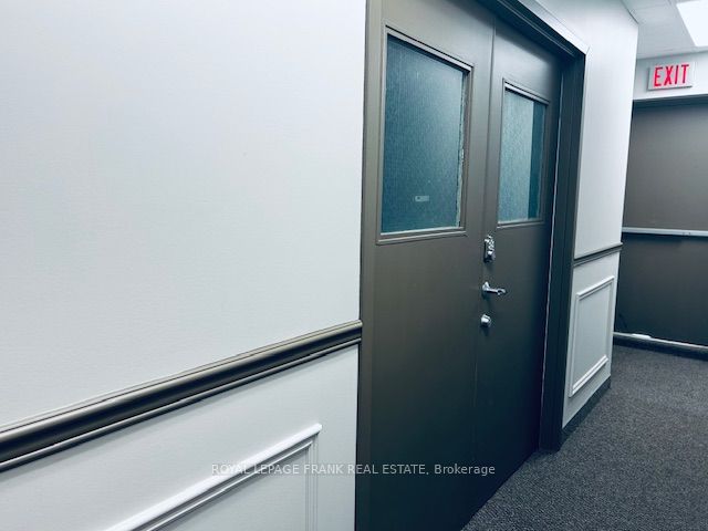 https://trreb-image.ampre.ca/dlRyiDV4EHl7scI24J5rG-e3SqsAOI5sogVFwjY2RZQ/rs:fit:960:960/wm:.5:so:0:50:.4/wmsh:10/wmt:PHNwYW4gZm9yZWdyb3VuZD0nd2hpdGUnIGZvbnQ9JzY4Jz5ST1lBTCBMRVBBR0UgRlJBTksgUkVBTCBFU1RBVEUsIEJyb2tlcmFnZTwvc3Bhbj4/L3RycmViL2xpc3RpbmdzLzQwLzQwLzA5LzUzL3AvZTlkNzAxNDEtMDIxZC00NzI4LTg0MjctZDFiYTdlZThlOGQ2LmpwZw.jpg