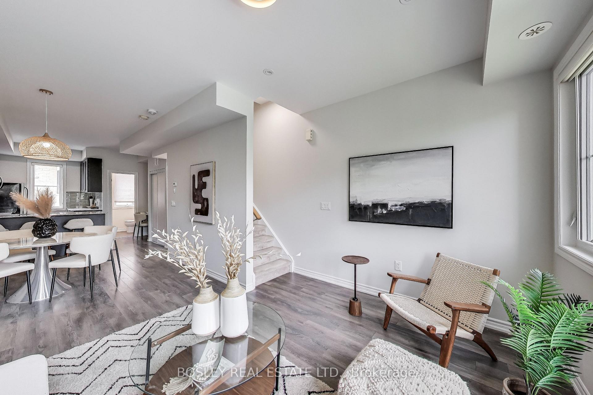 2 Bedrooms Condo at 390 Hopewell, Toronto For sale