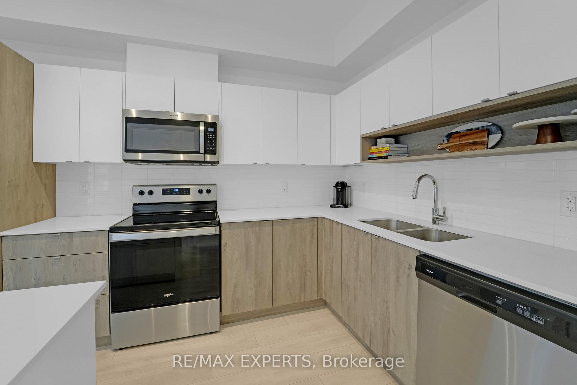 3 Bedrooms Condo at 1095 Cooke,  Burlington For sale