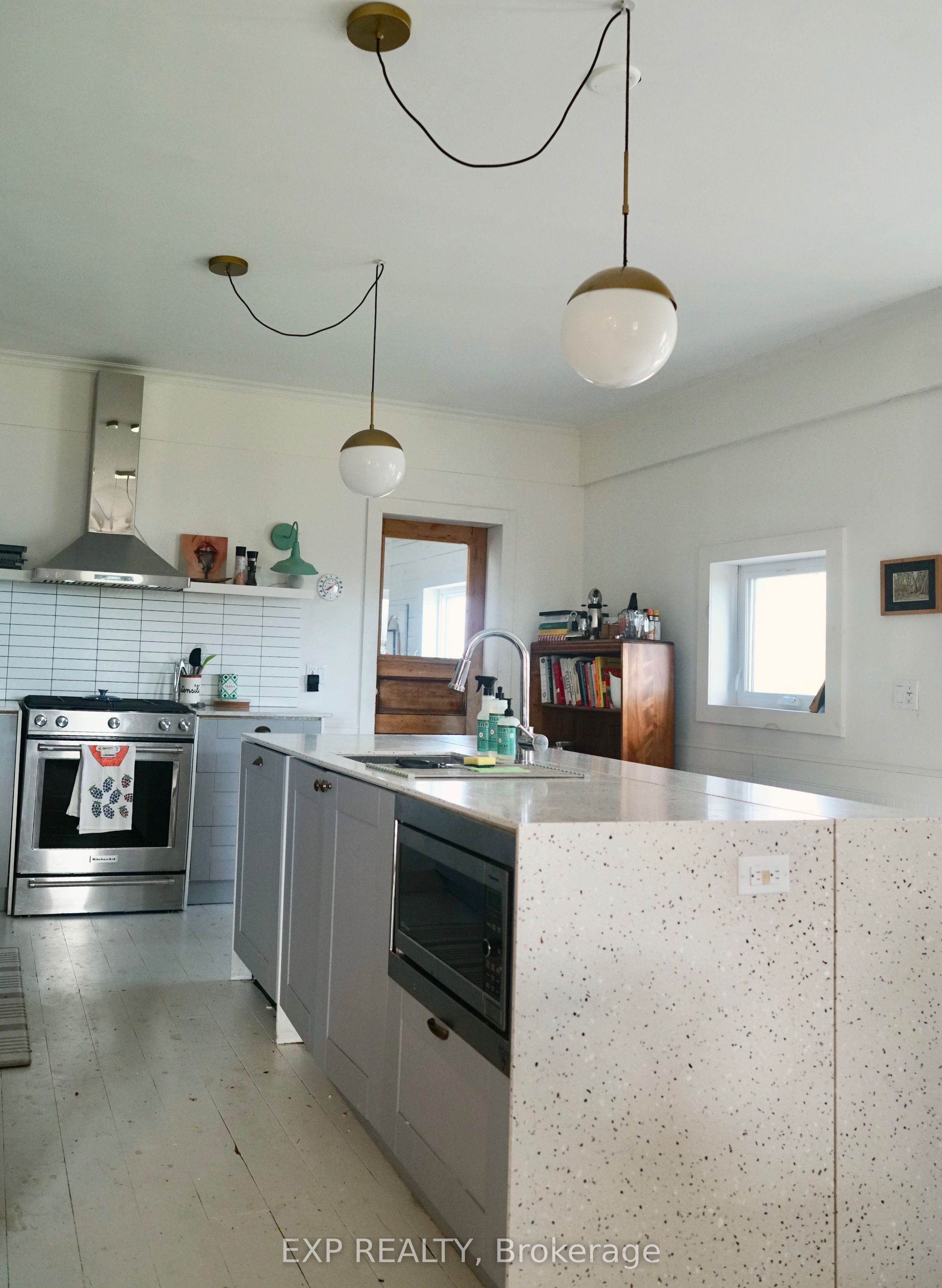 172 County Rd 27, Prince Edward County, ON K0K 1T0
