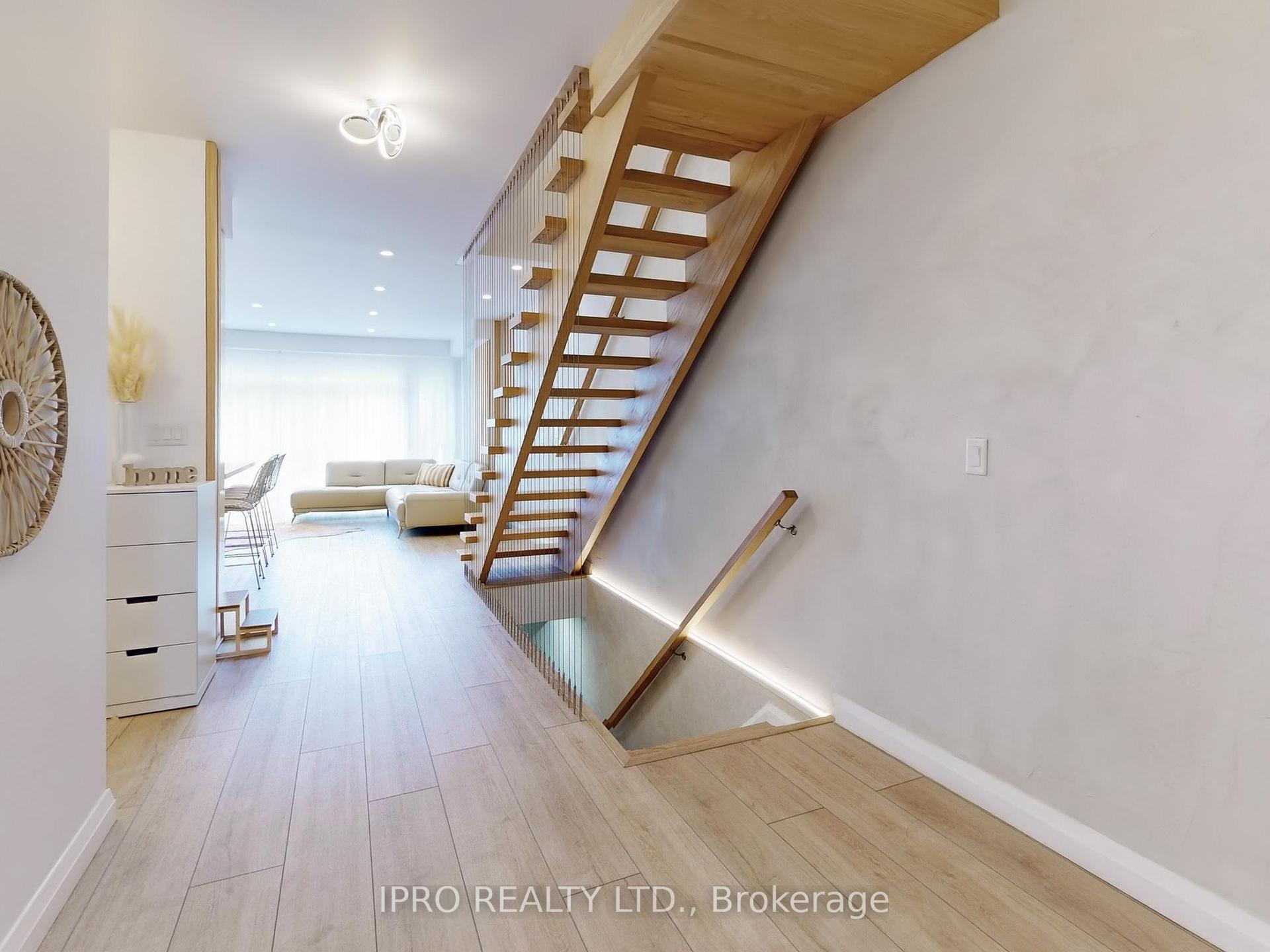 3 Bedrooms Condo at 35 Midhurst, Hamilton For sale