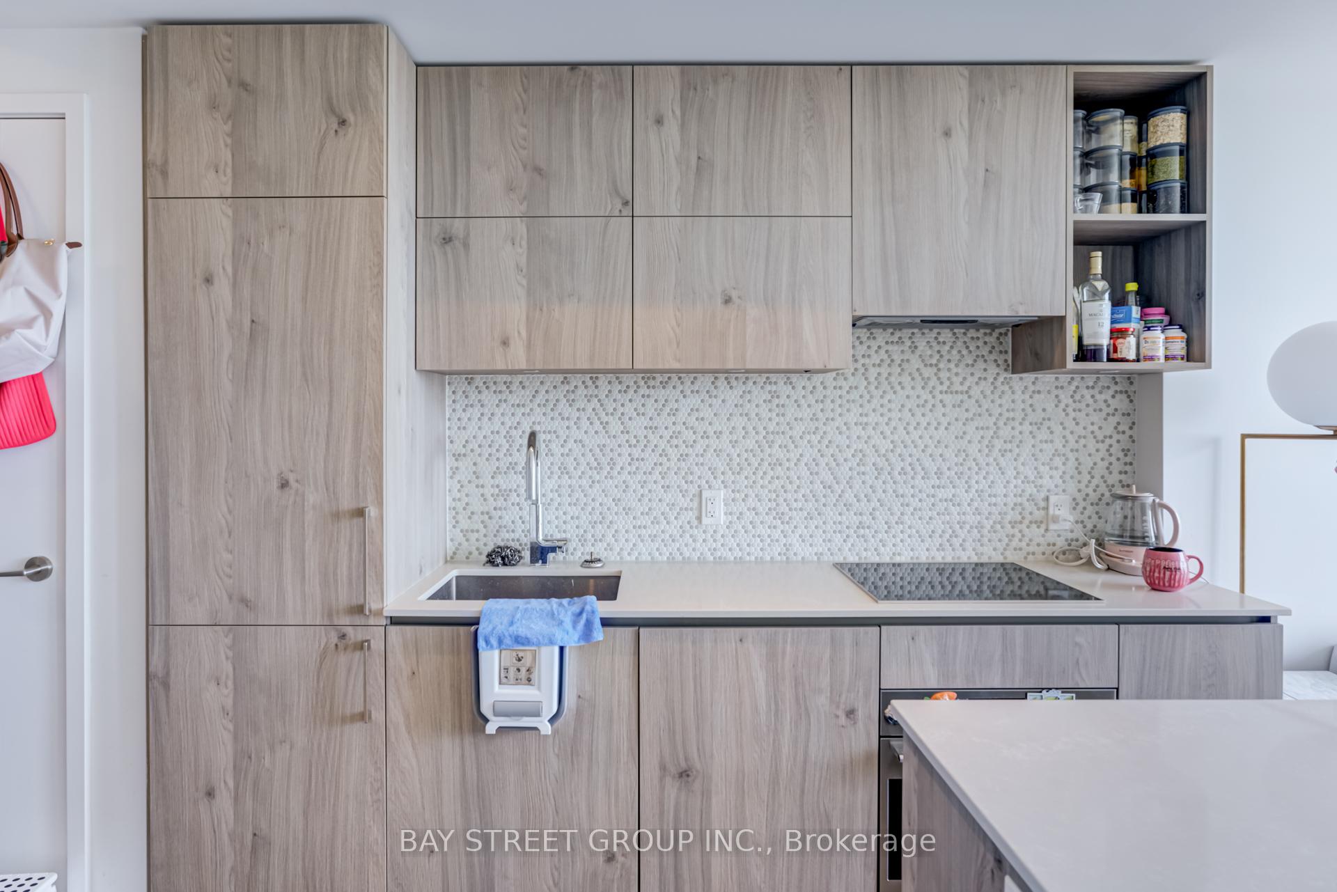 2 Bedrooms Condo at 1 Yorkville, Toronto For sale