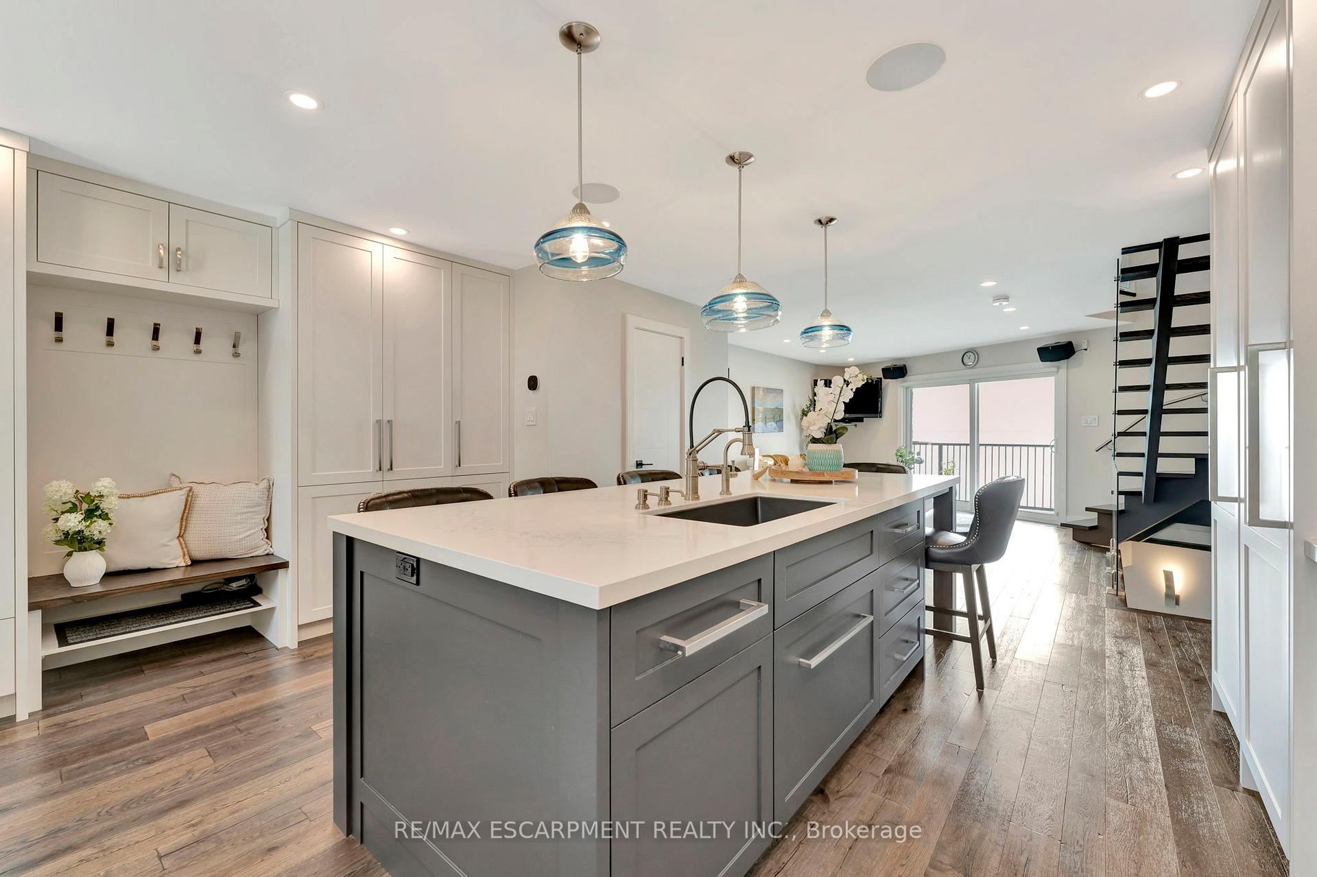 1 Bedroom Condo at 2136 Old Lakeshore, Burlington For sale