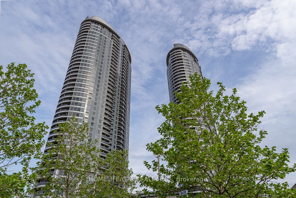 125 Village Green Square