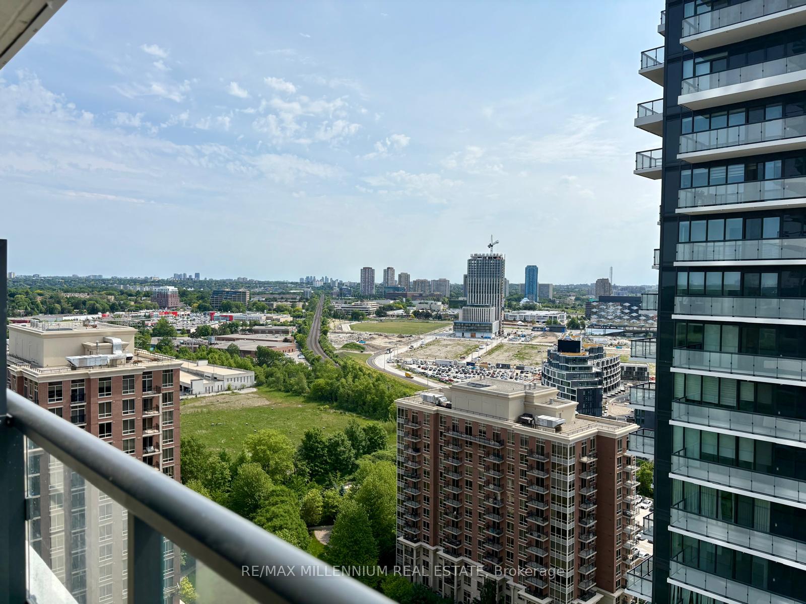 1 Bedroom Condo at 10 Inn on the park, Toronto For sale