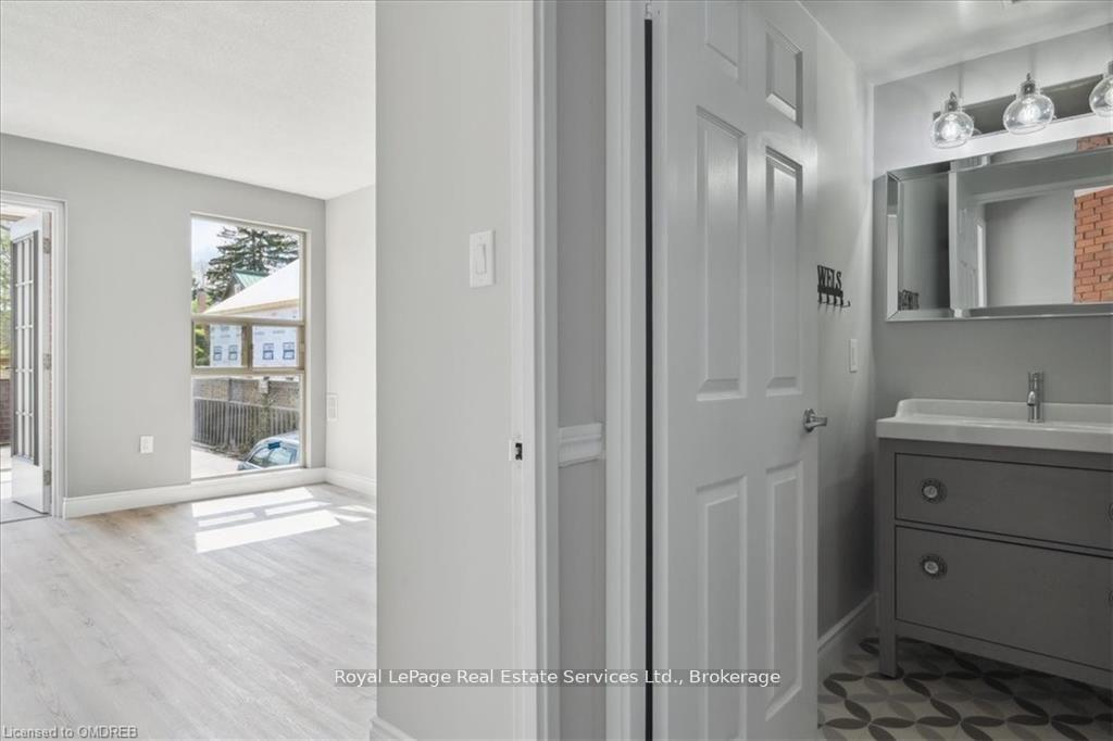 2 Bedrooms Condo at 162 REYNOLDS,  Oakville For sale