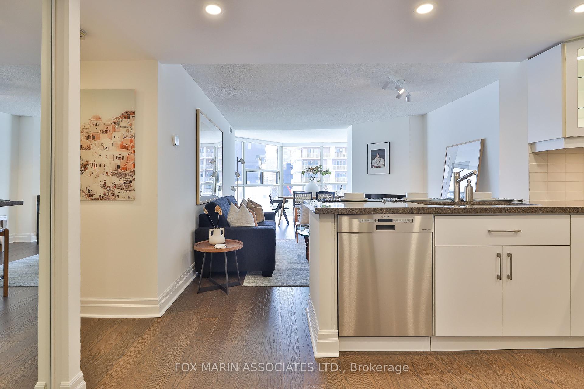 2 Bedrooms Condo at 701 King, Toronto For sale