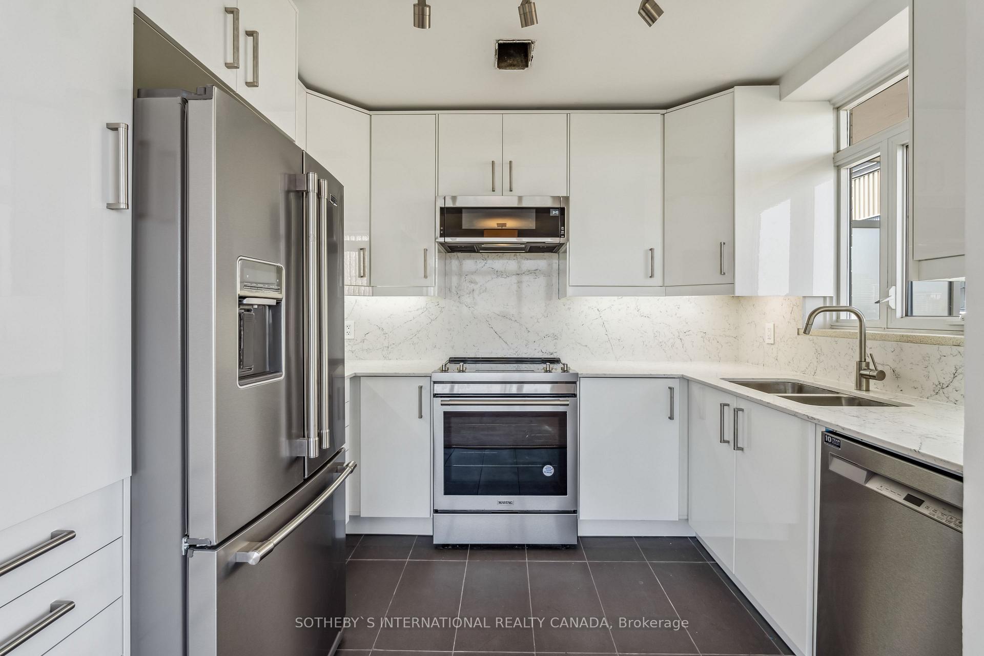 2 Bedrooms Co-op at 581 Avenue,  Toronto For sale