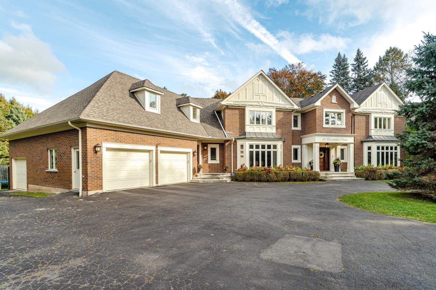 21 Ennisclare Drive