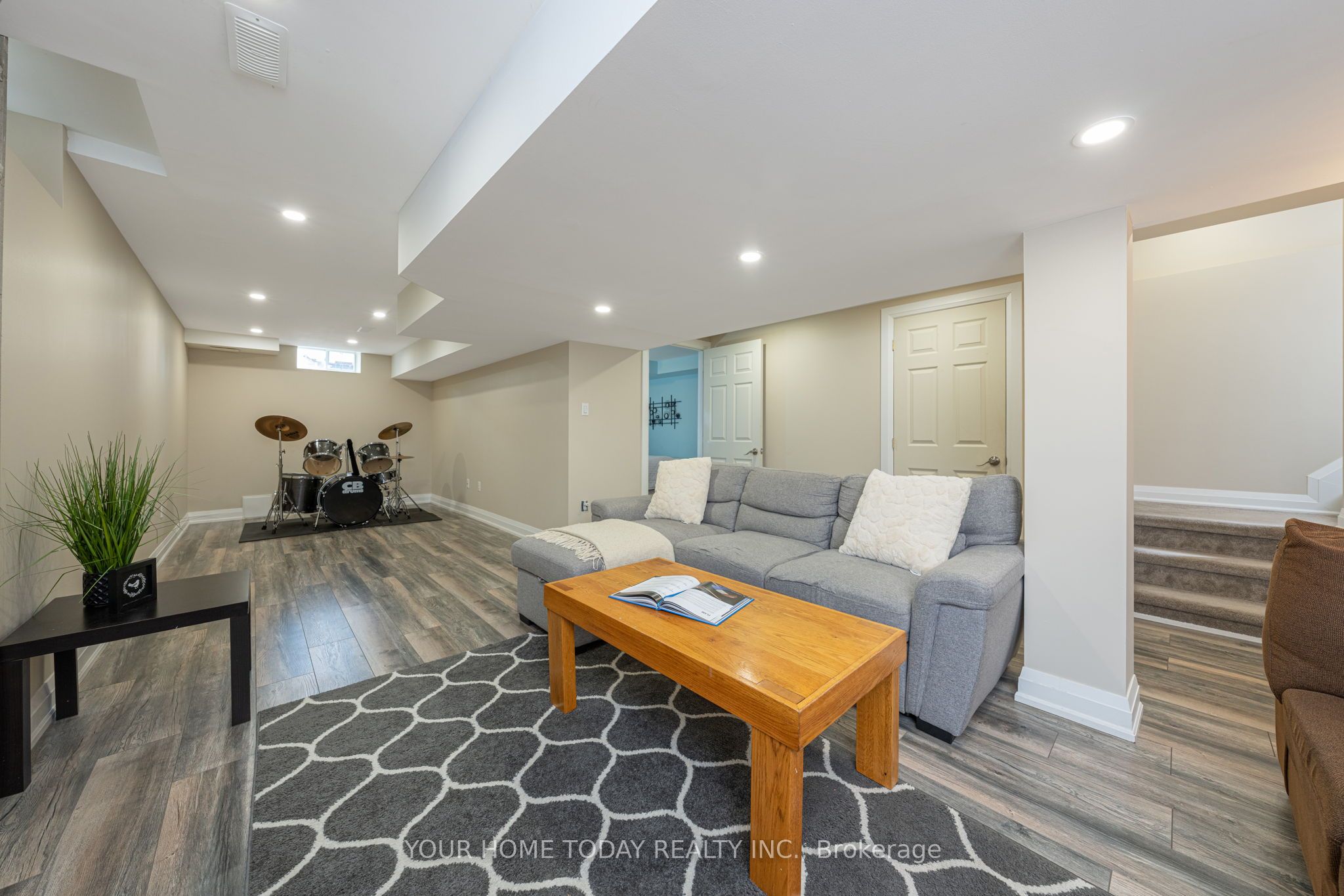 17 Chetholme Place