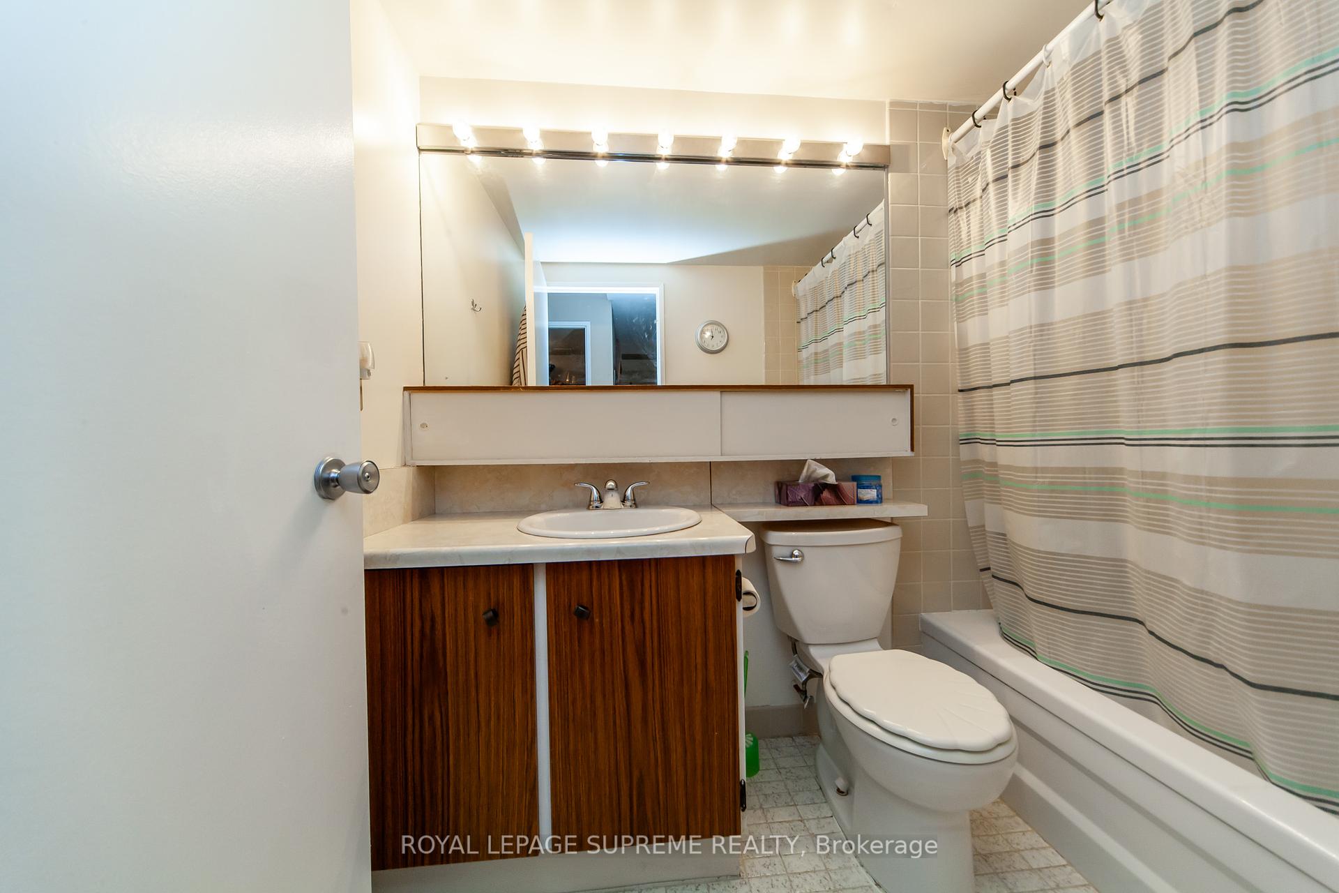 2 Bedrooms Condo at 270 Scarlett, Toronto For sale