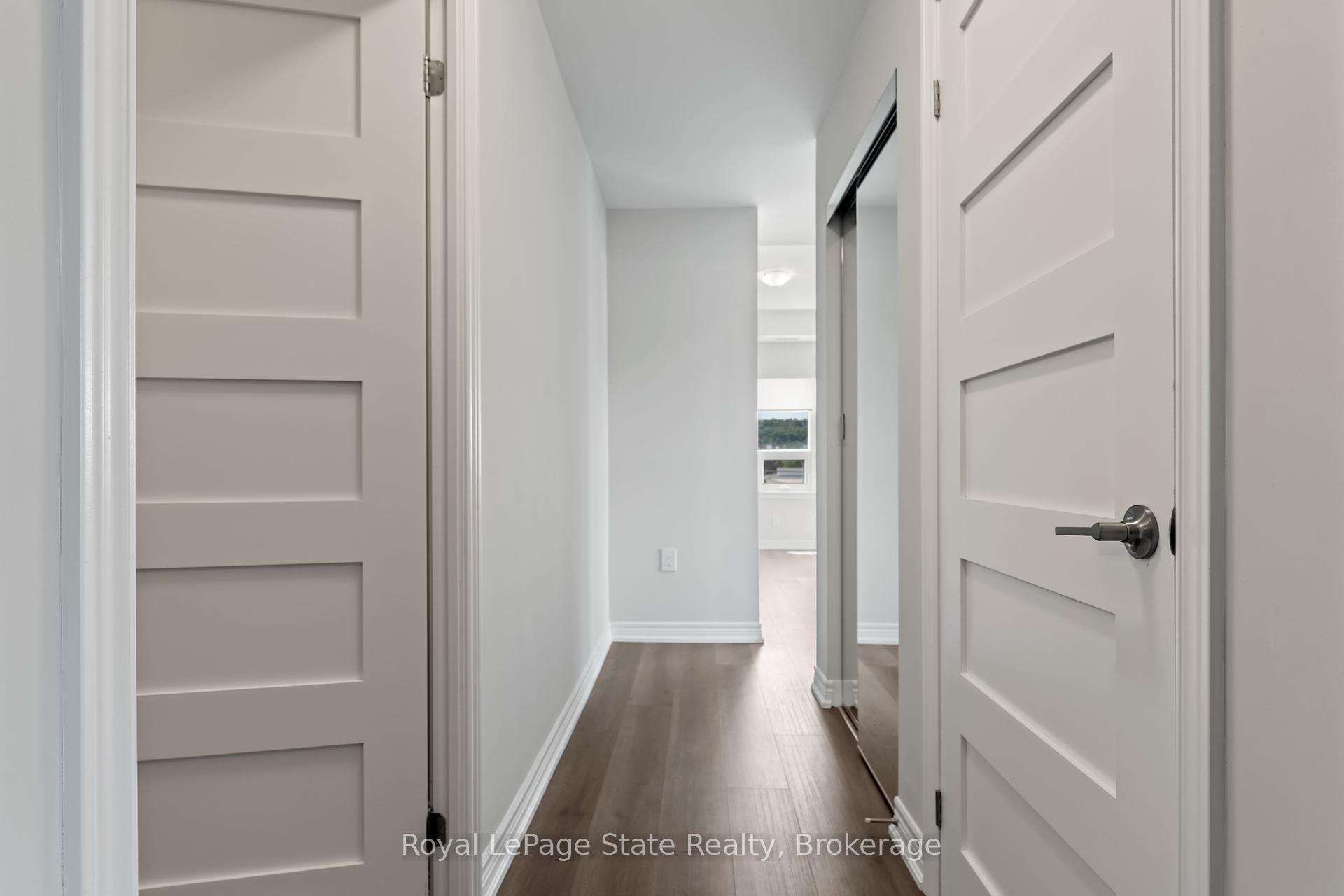 2 Bedrooms Condo at 121 8,  Hamilton For sale