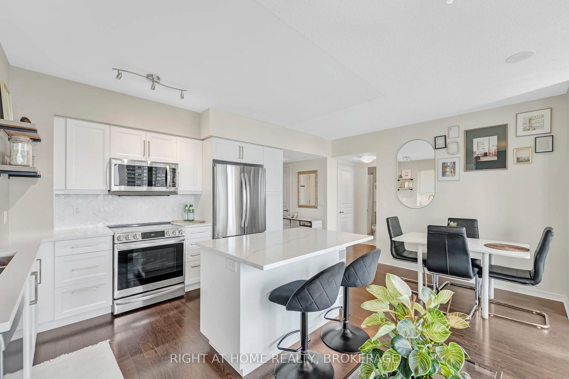 2 Bedrooms Condo at 15 Legion, Toronto For sale