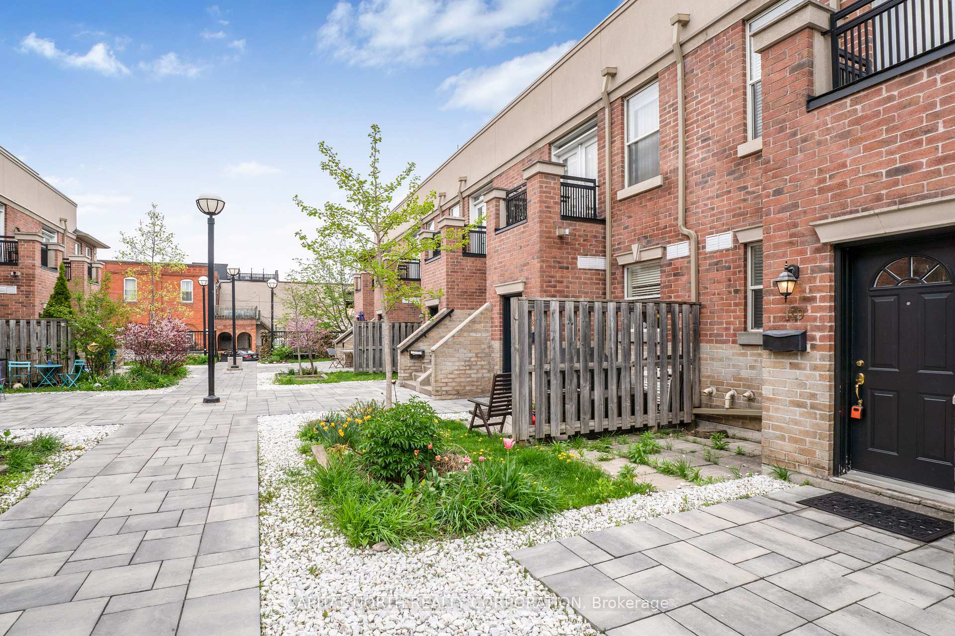 3 Bedrooms Condo at 51 Halton, Toronto For sale