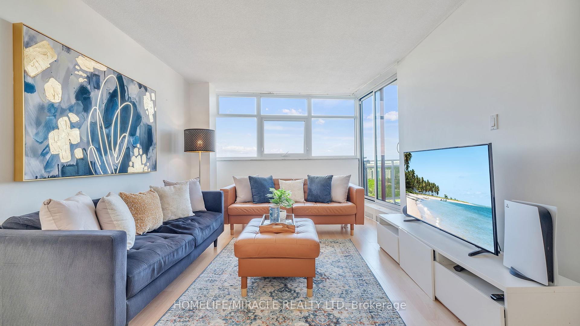 3 Bedrooms Condo at 100 Echo, Toronto For sale