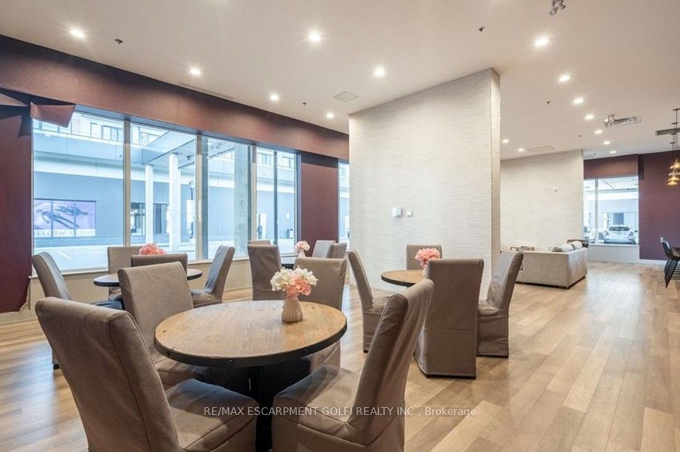 550 North Service Road, #404