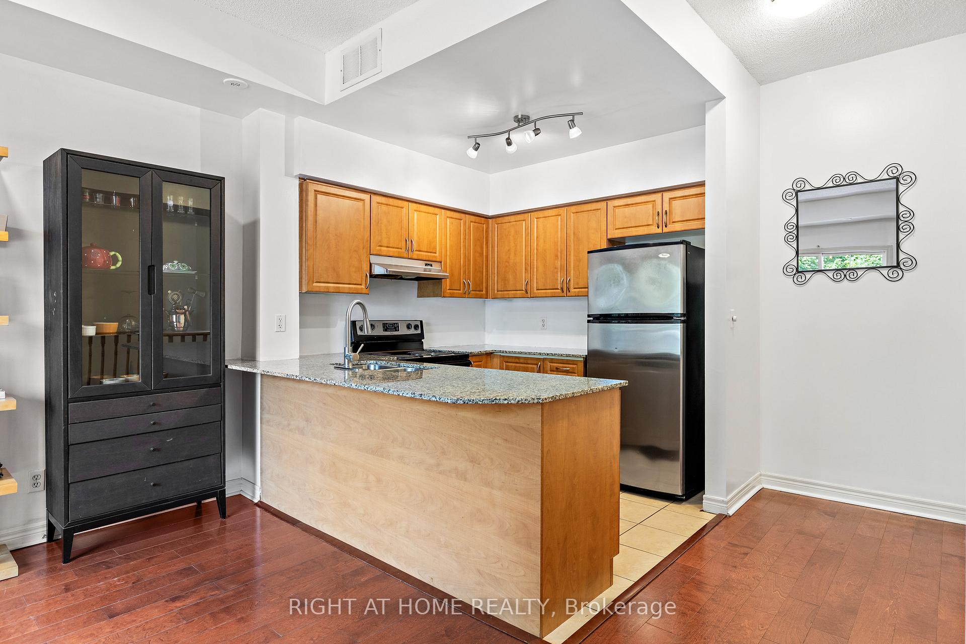 3 Bedrooms Condo at 205 Wellesley, Toronto For sale
