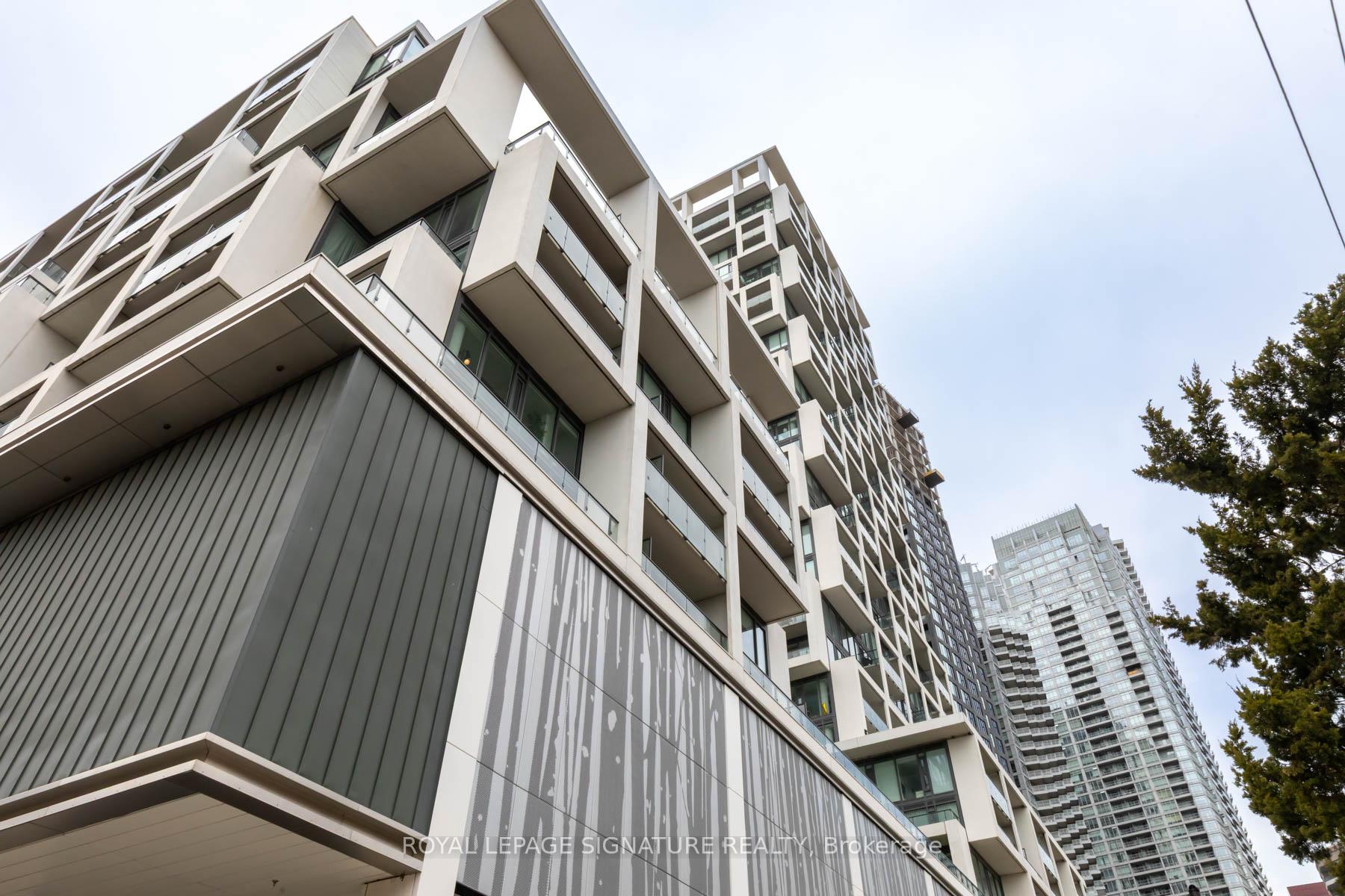 2 Bedrooms Condo at 8 Hillsdale, Toronto For sale