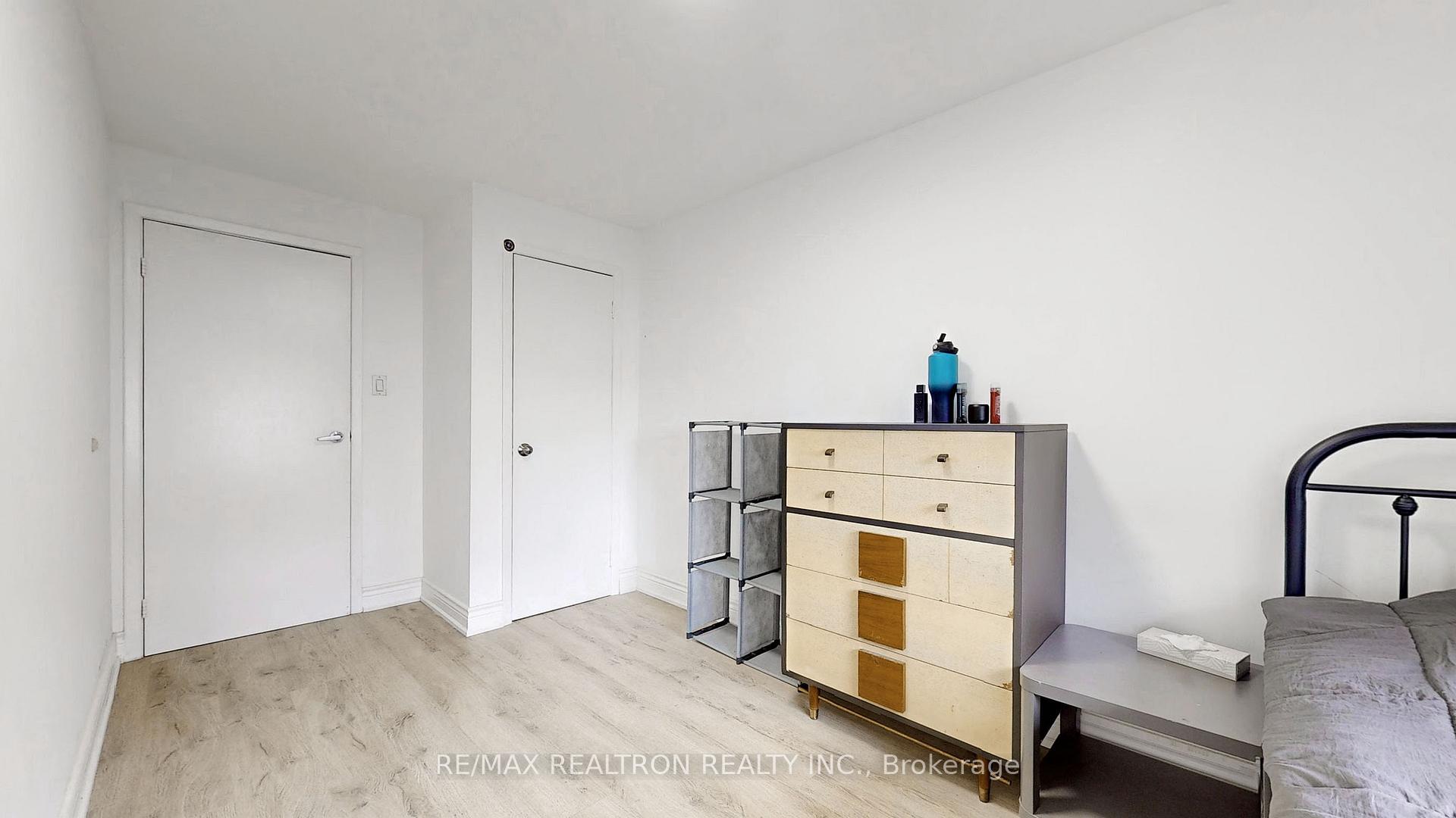 3 Bedrooms Condo at 1894 Kirkwall, Mississauga For sale