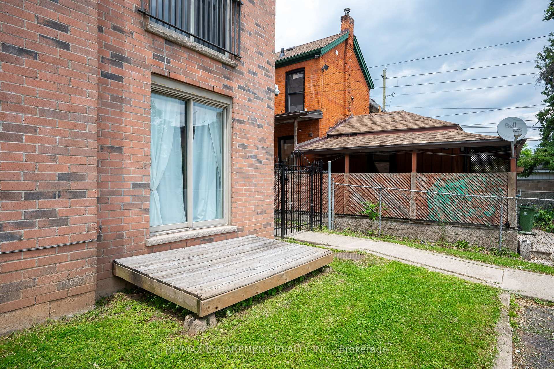 2 Bedrooms Condo at 28 Victoria, Hamilton For sale