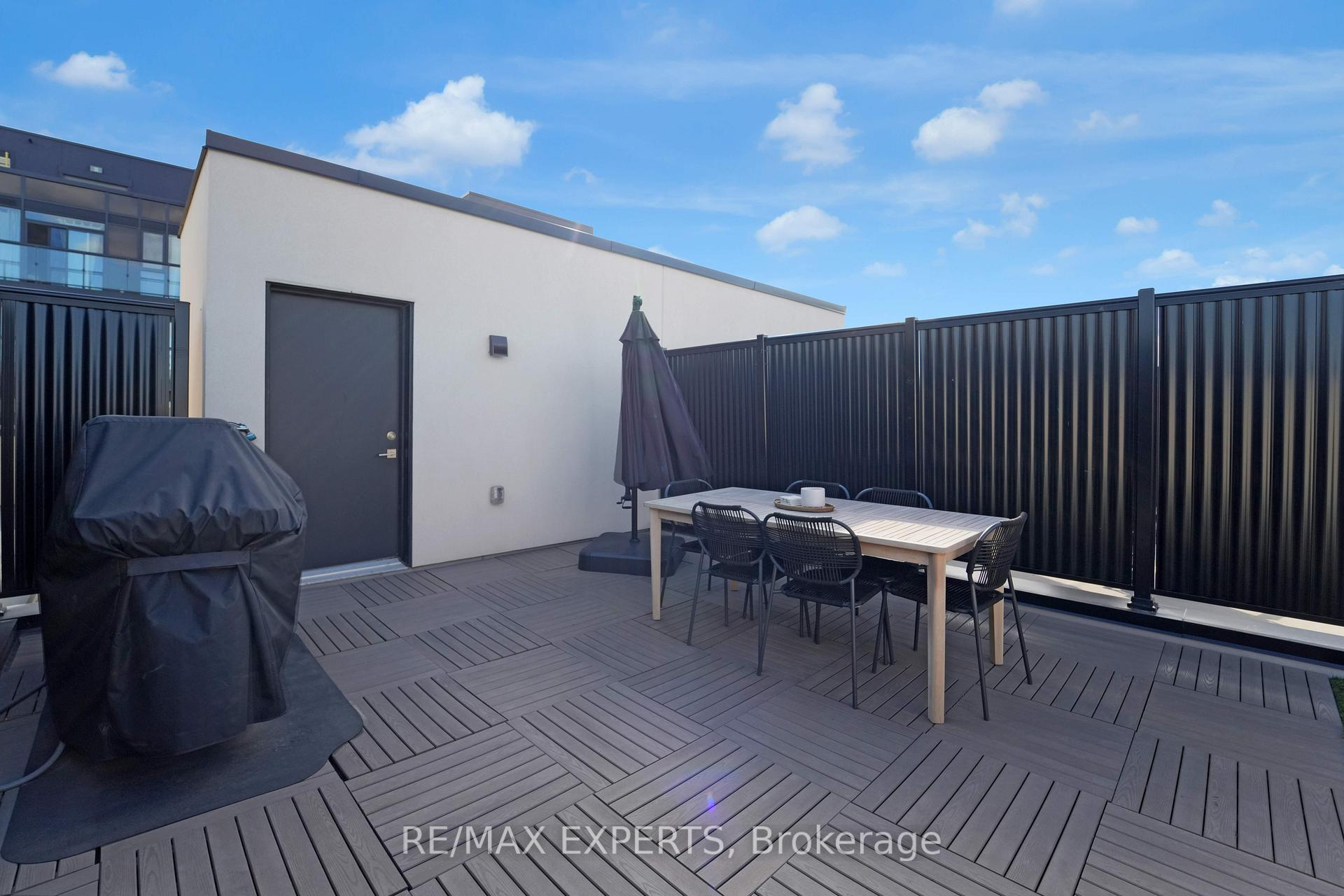 3 Bedrooms Condo at 1095 Cooke,  Burlington For sale