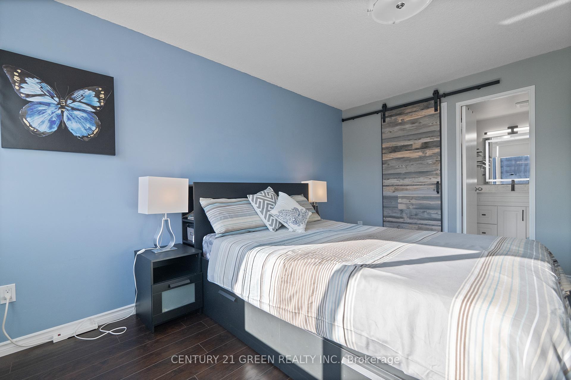 4 Bedrooms Condo at 1300 Mississauga Valleys, Mississauga For sale