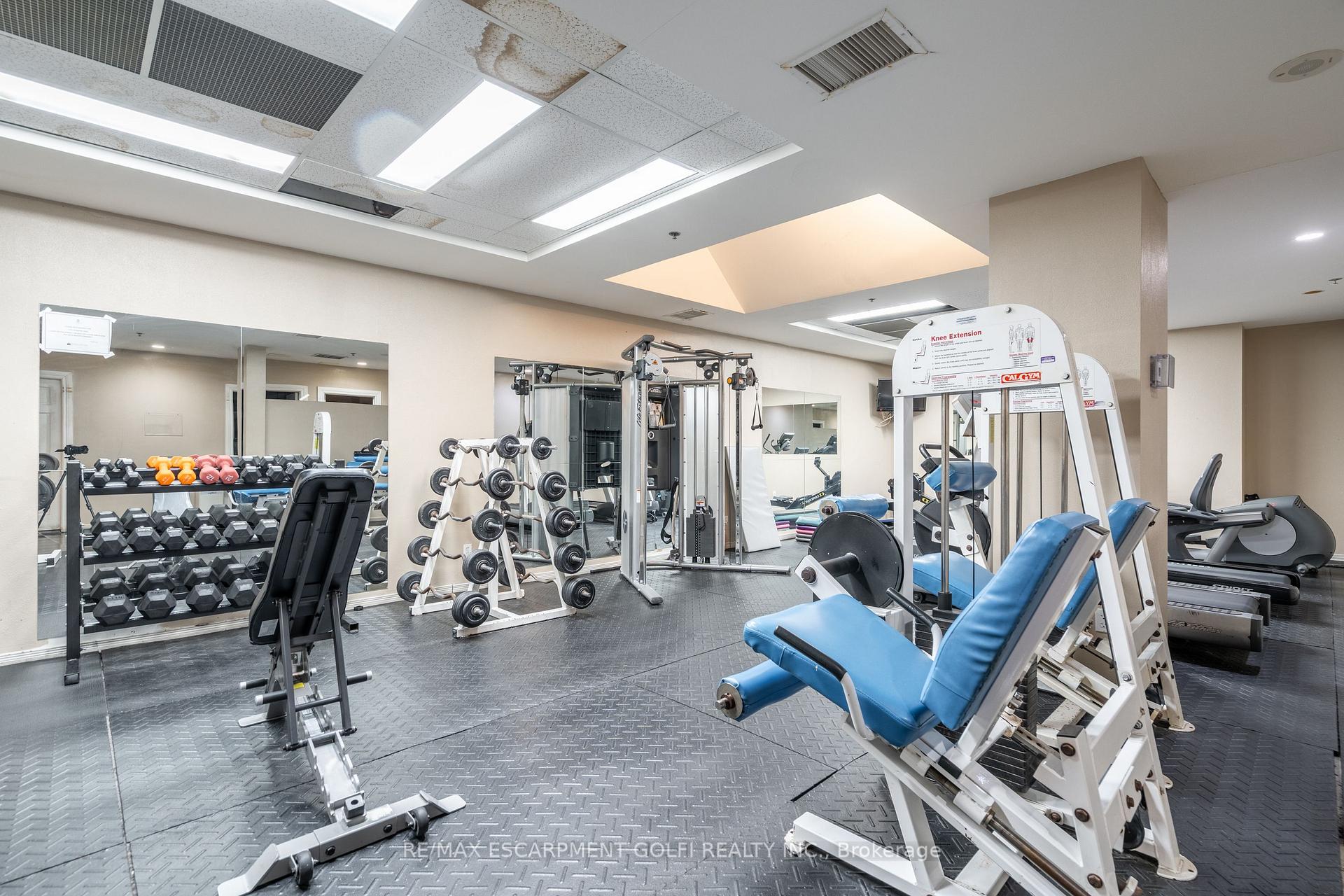 2 Bedrooms Condo at 135 James, Hamilton For sale