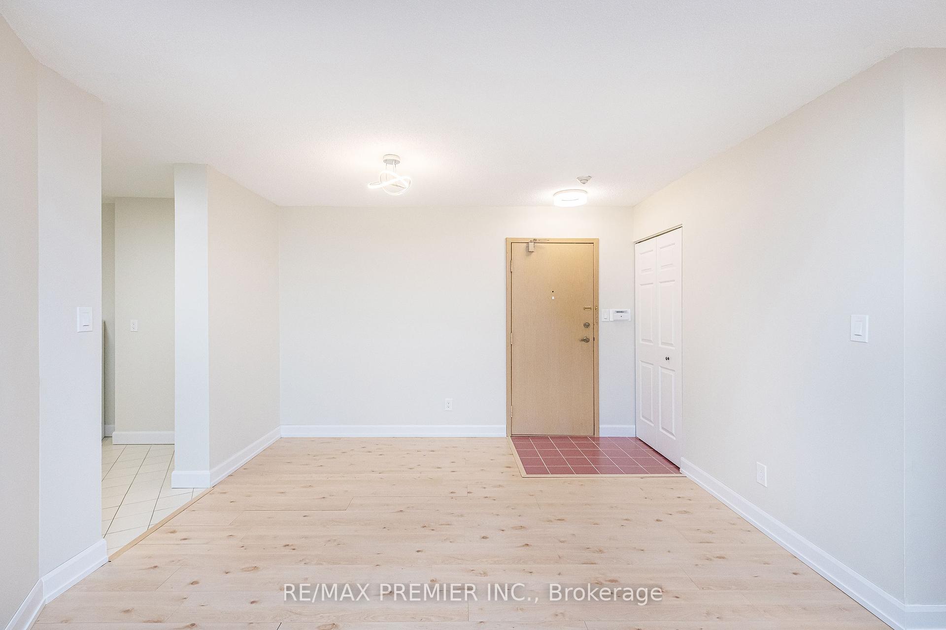 2 Bedrooms Condo at 20 Southport,  Toronto For sale