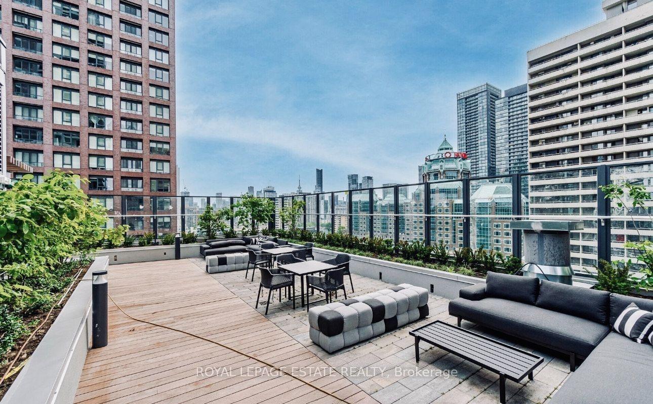 2 Bedrooms Condo at 395 Bloor, Toronto For sale