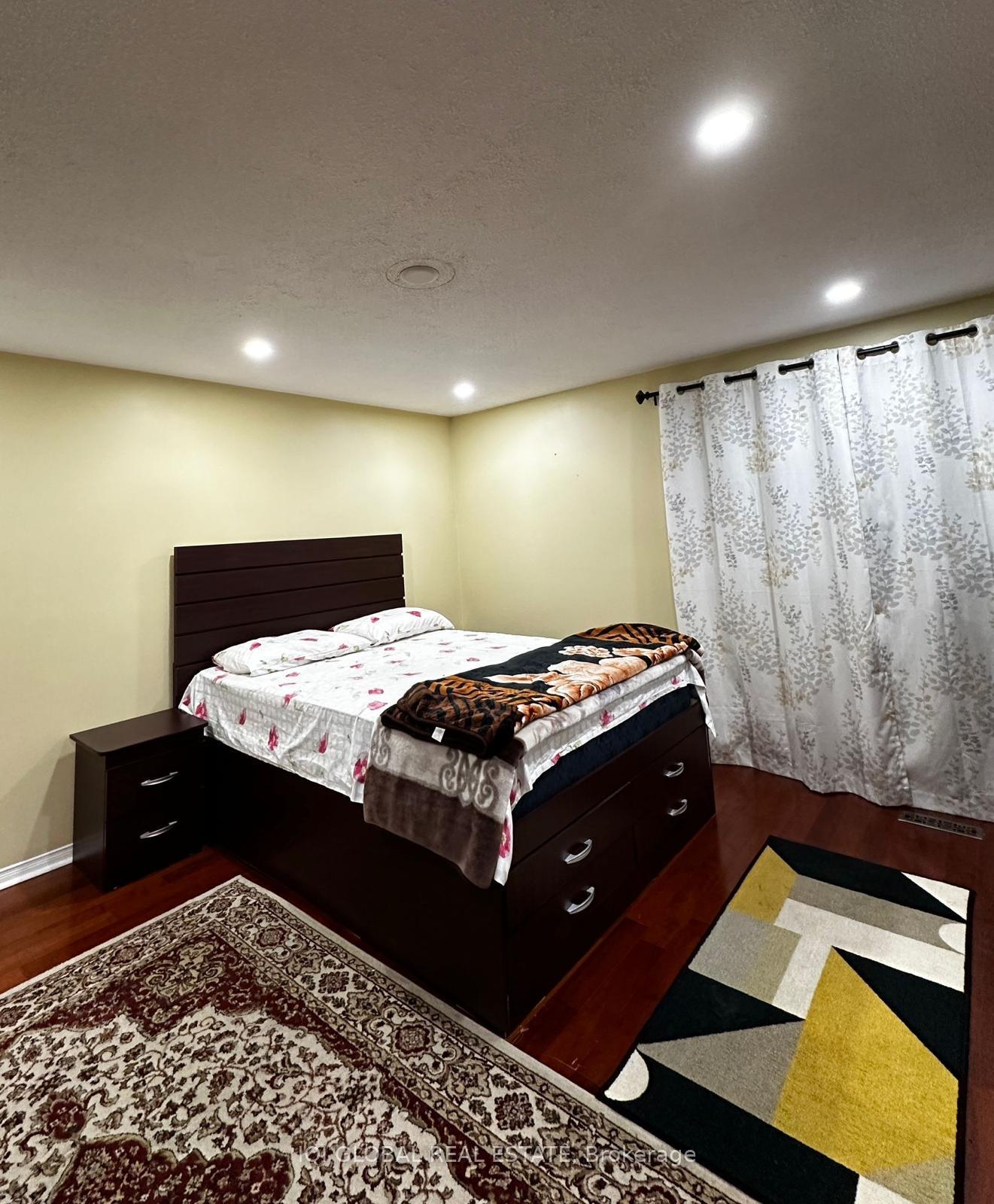 3 Bedrooms Condo at 3500 South Mills, Mississauga For sale