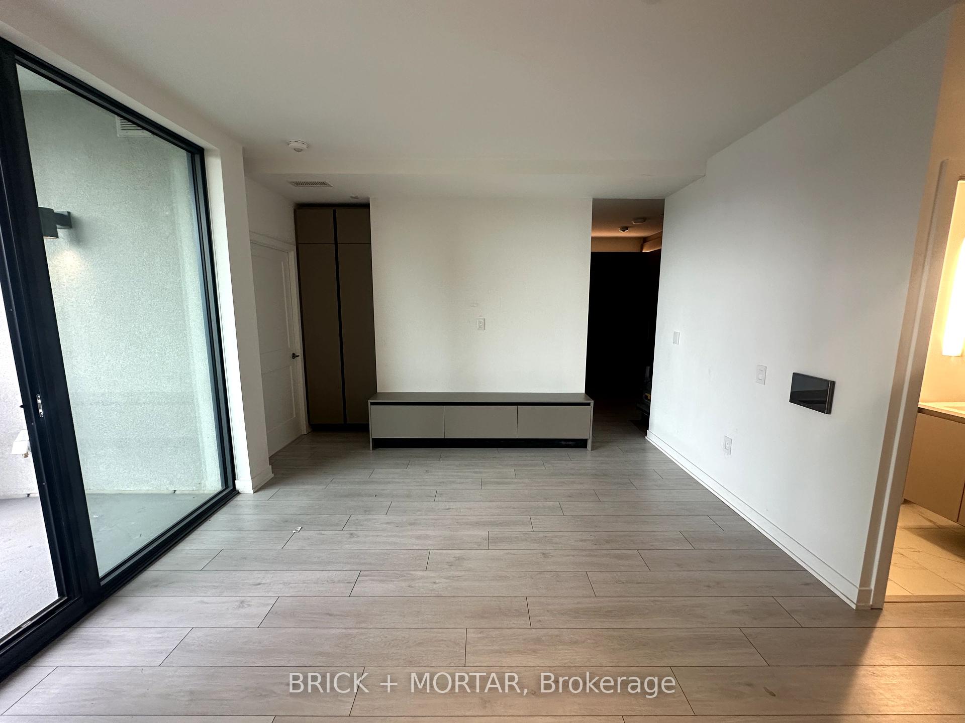 2 Bedrooms Condo at 1 Hillsdale, Toronto For sale