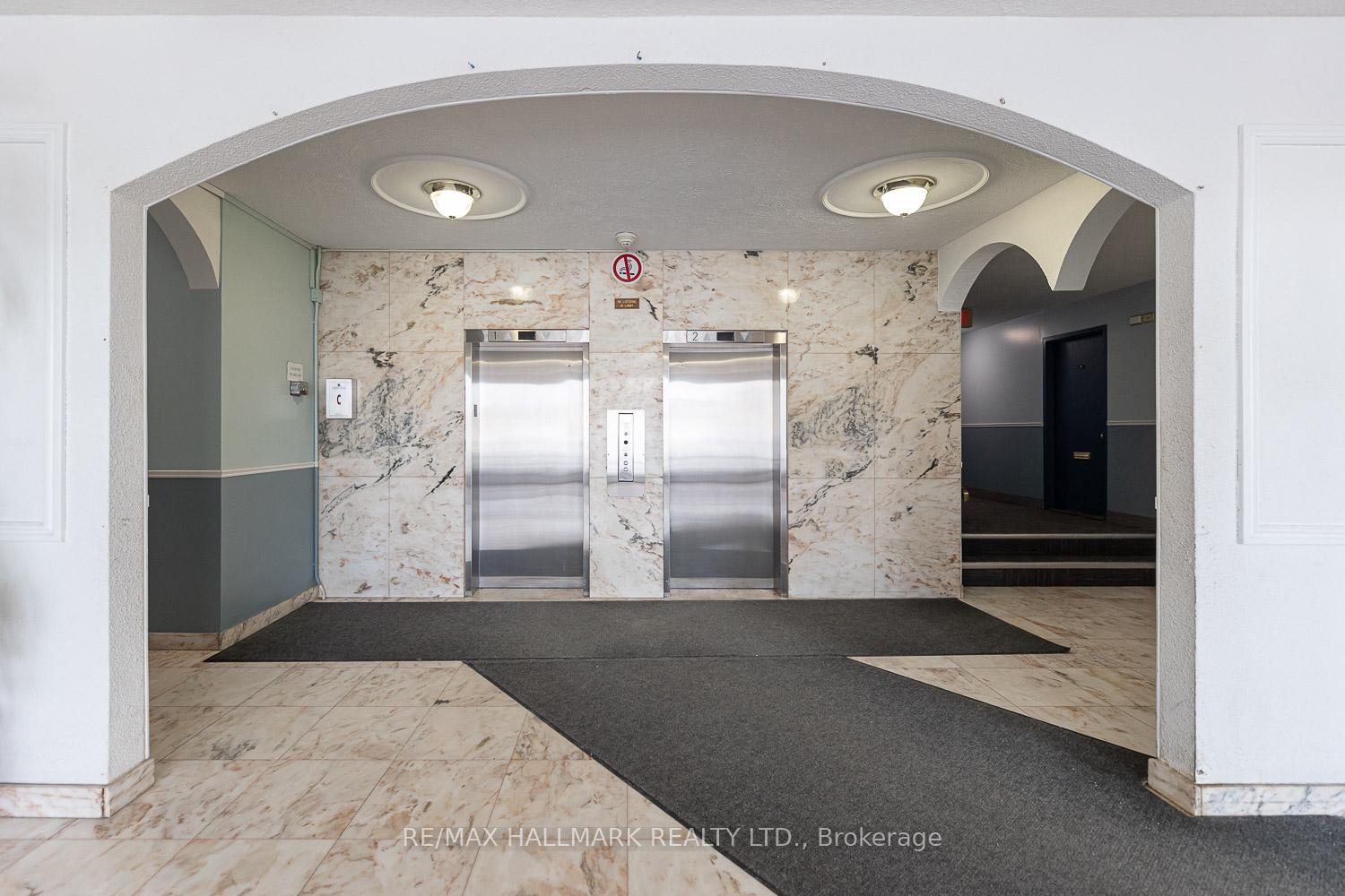 2 Bedrooms Condo at 5 Frith,  Toronto For sale