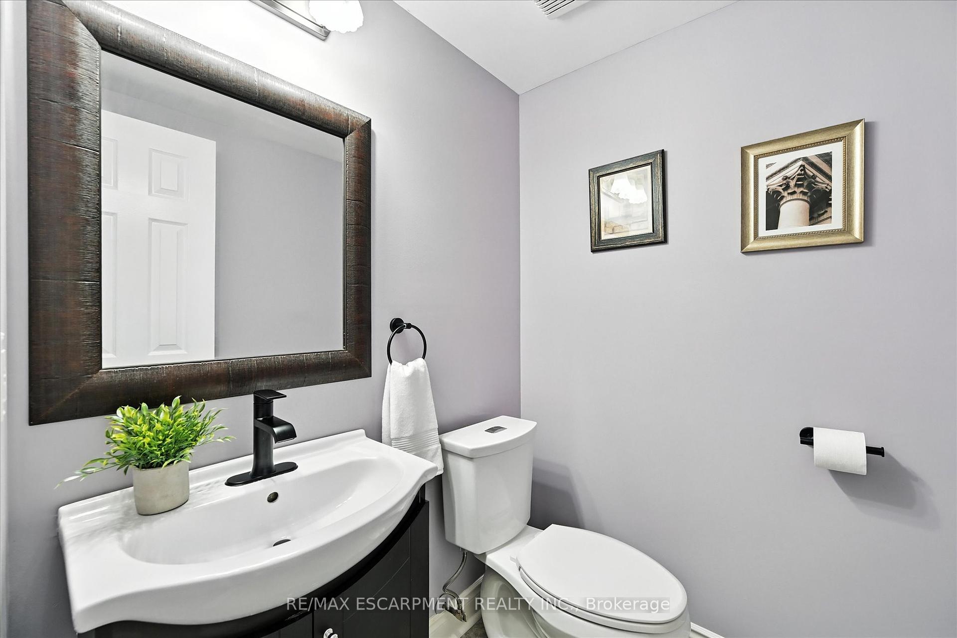 3 Bedrooms Condo at 2110 CLEAVER, Burlington For sale