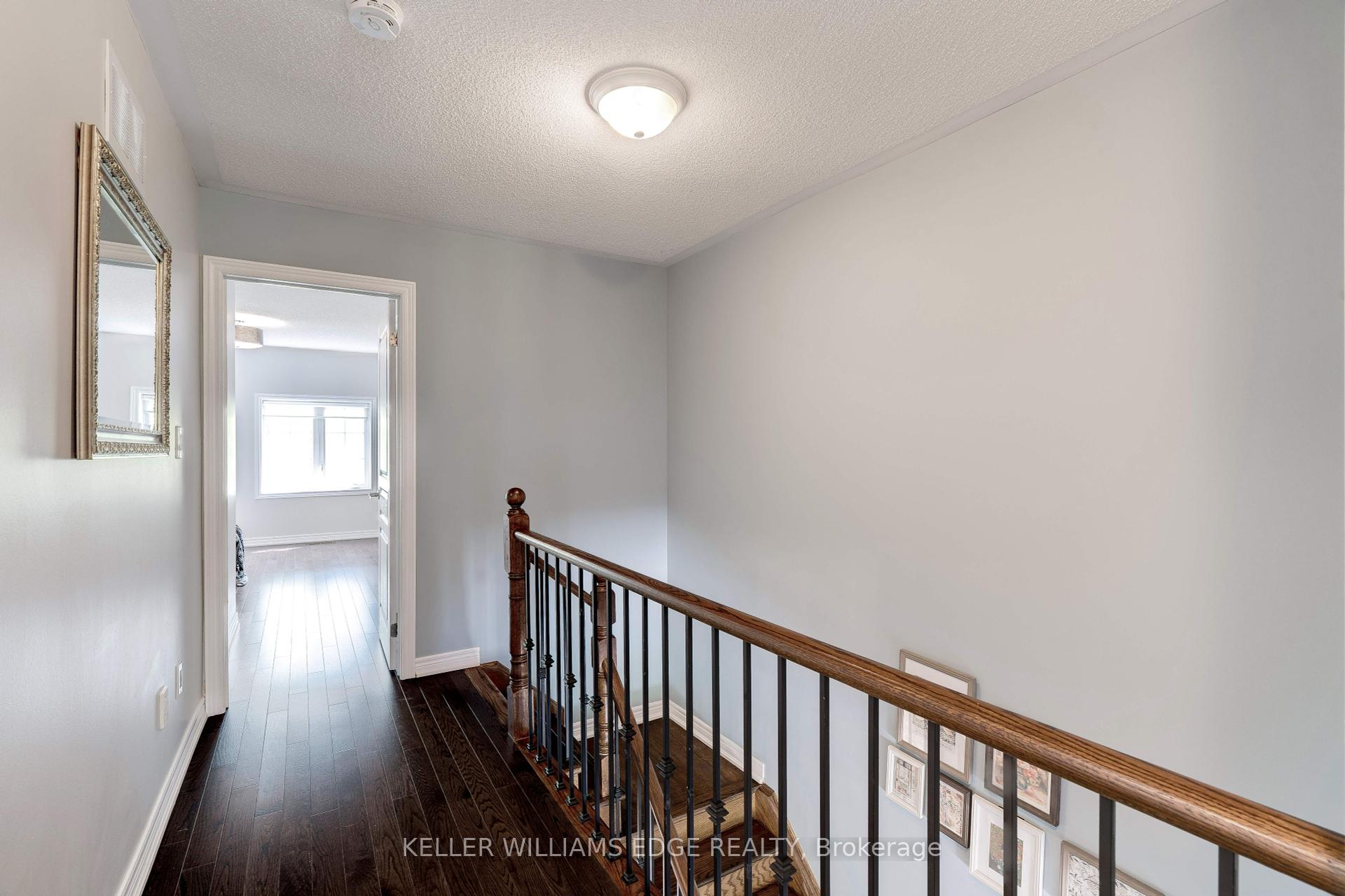 3 Bedrooms Condo at 230 Paisley, Mississauga For sale