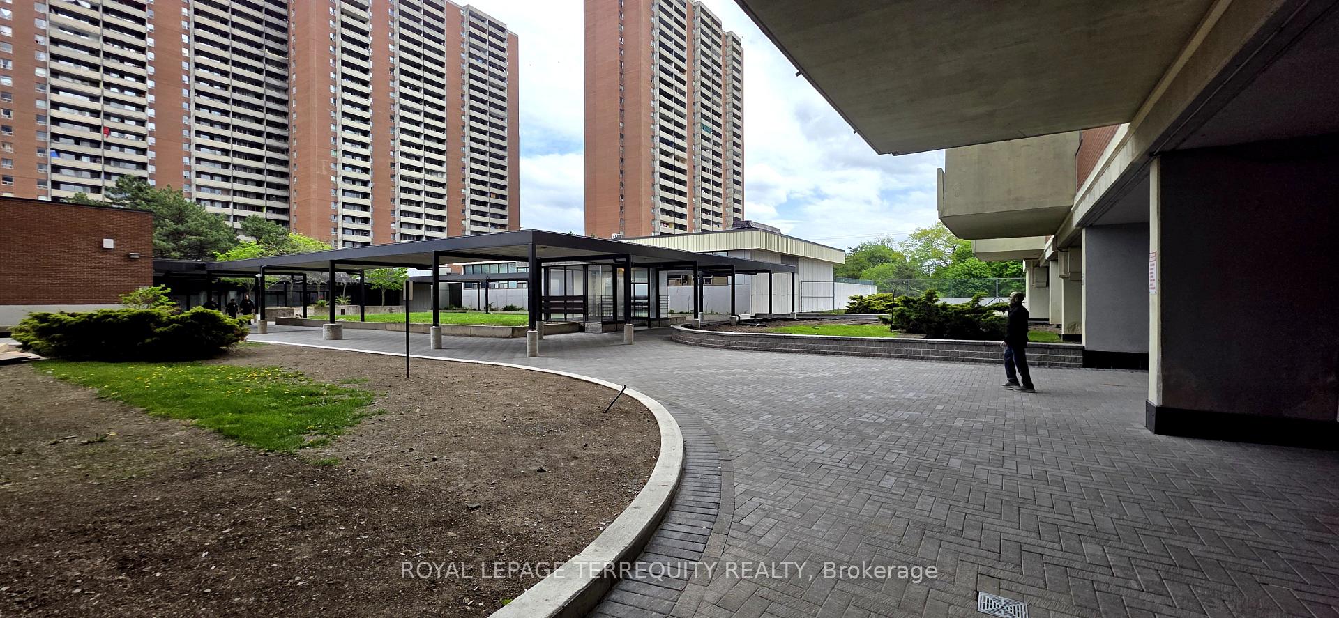 2 Bedrooms Condo at 5 Massey, Toronto For sale