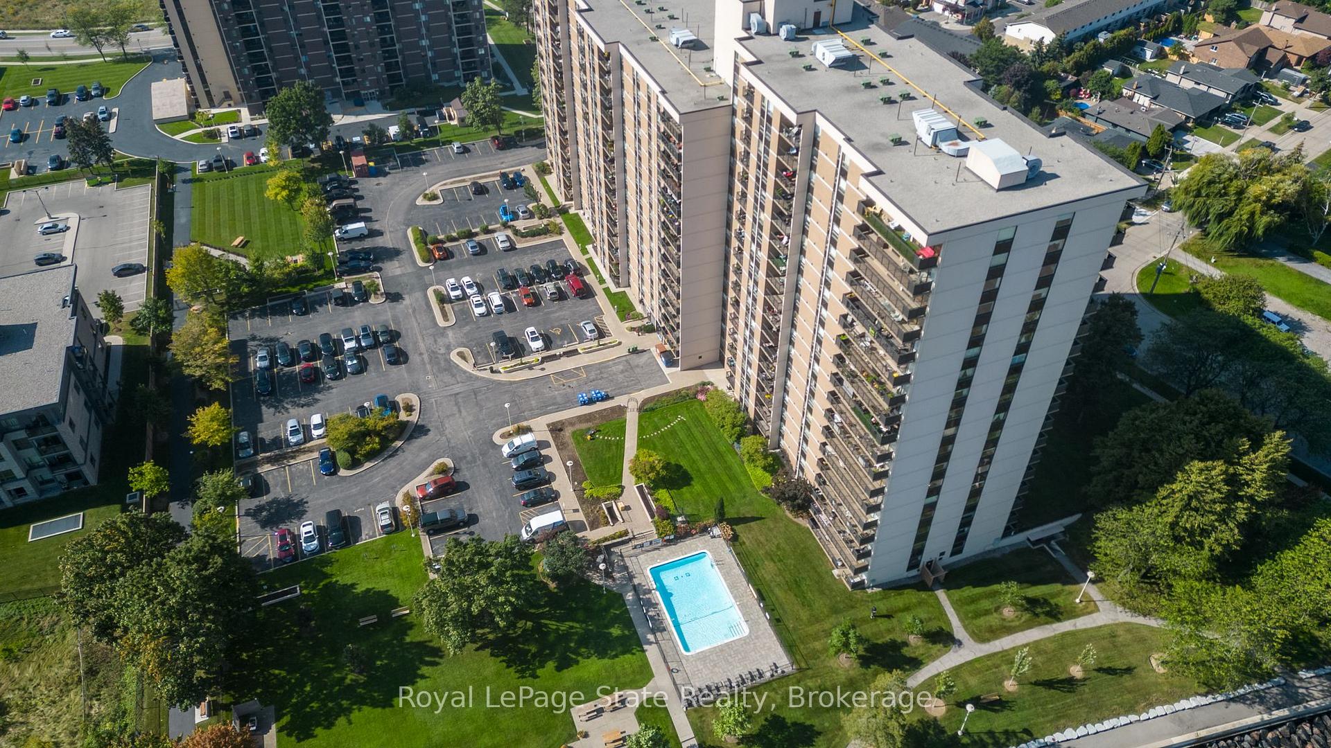 2 Bedrooms Condo at 500 Green,  Hamilton For sale
