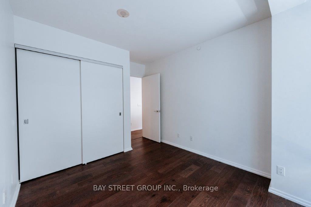 2 Bedrooms Condo at 1 Bloor, Toronto For sale